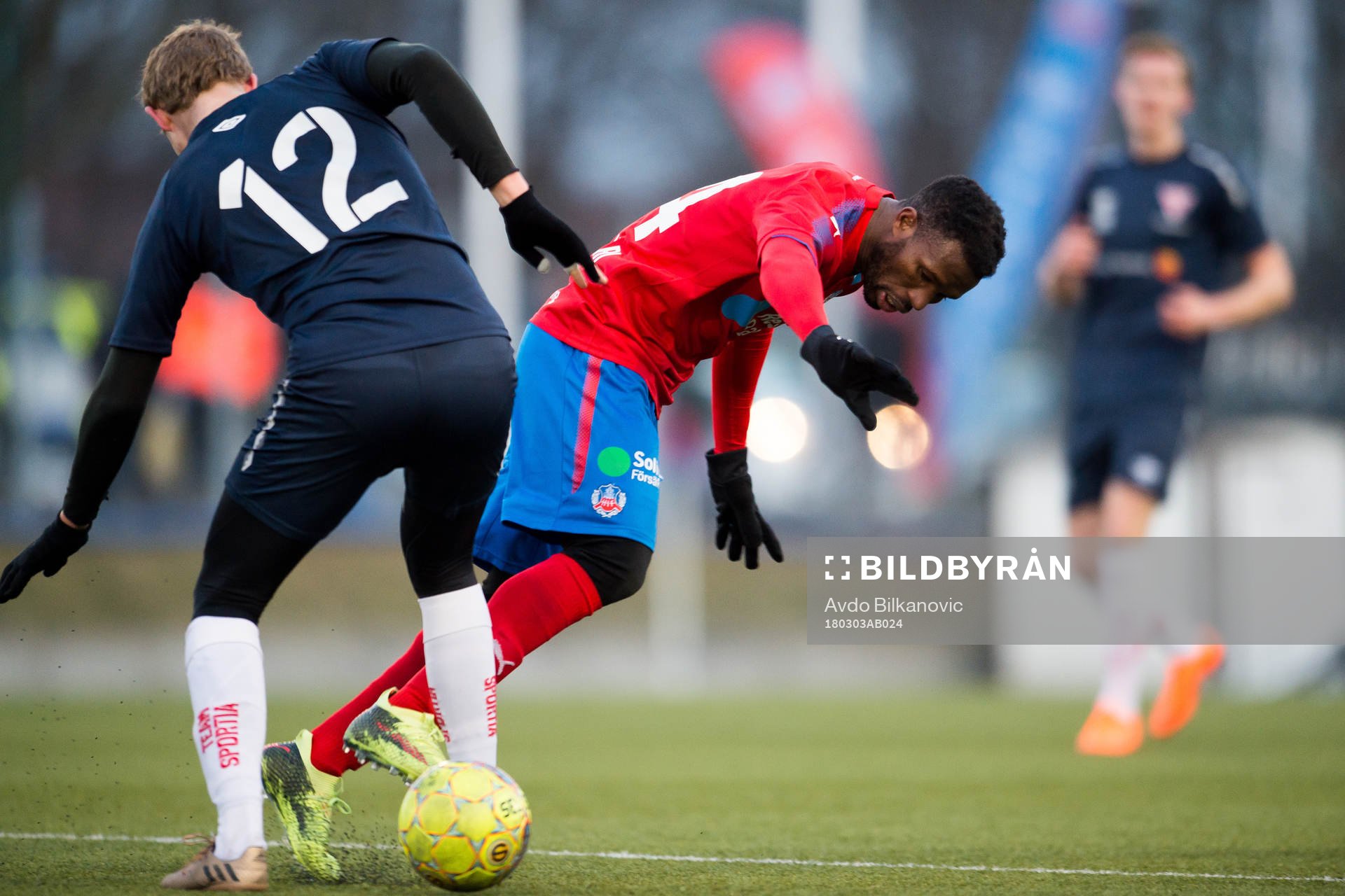 Helsingborgs Mohammed Abubakari och Tvååker Johan Persson