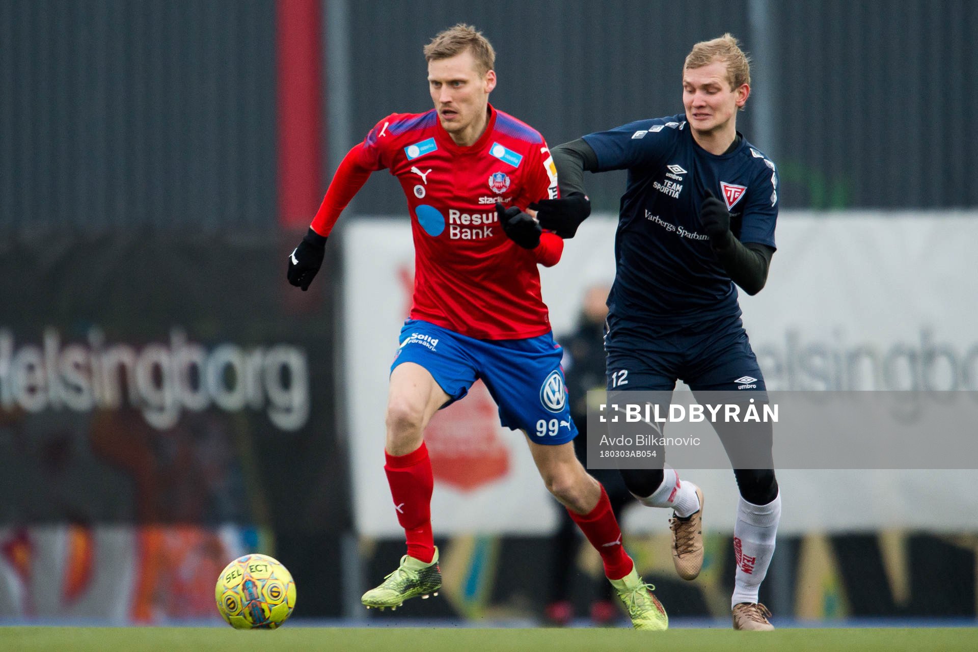 Helsingborgs Anda Runar Bjärnason jagas av Tvååkers