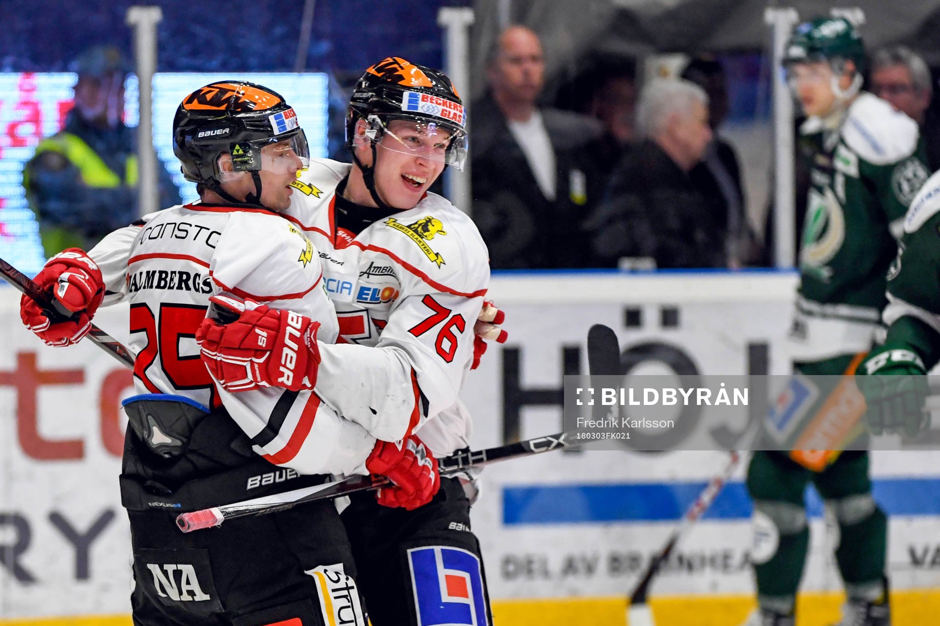 Örebros Jere Sallinen och Kalle Olsson jublar
