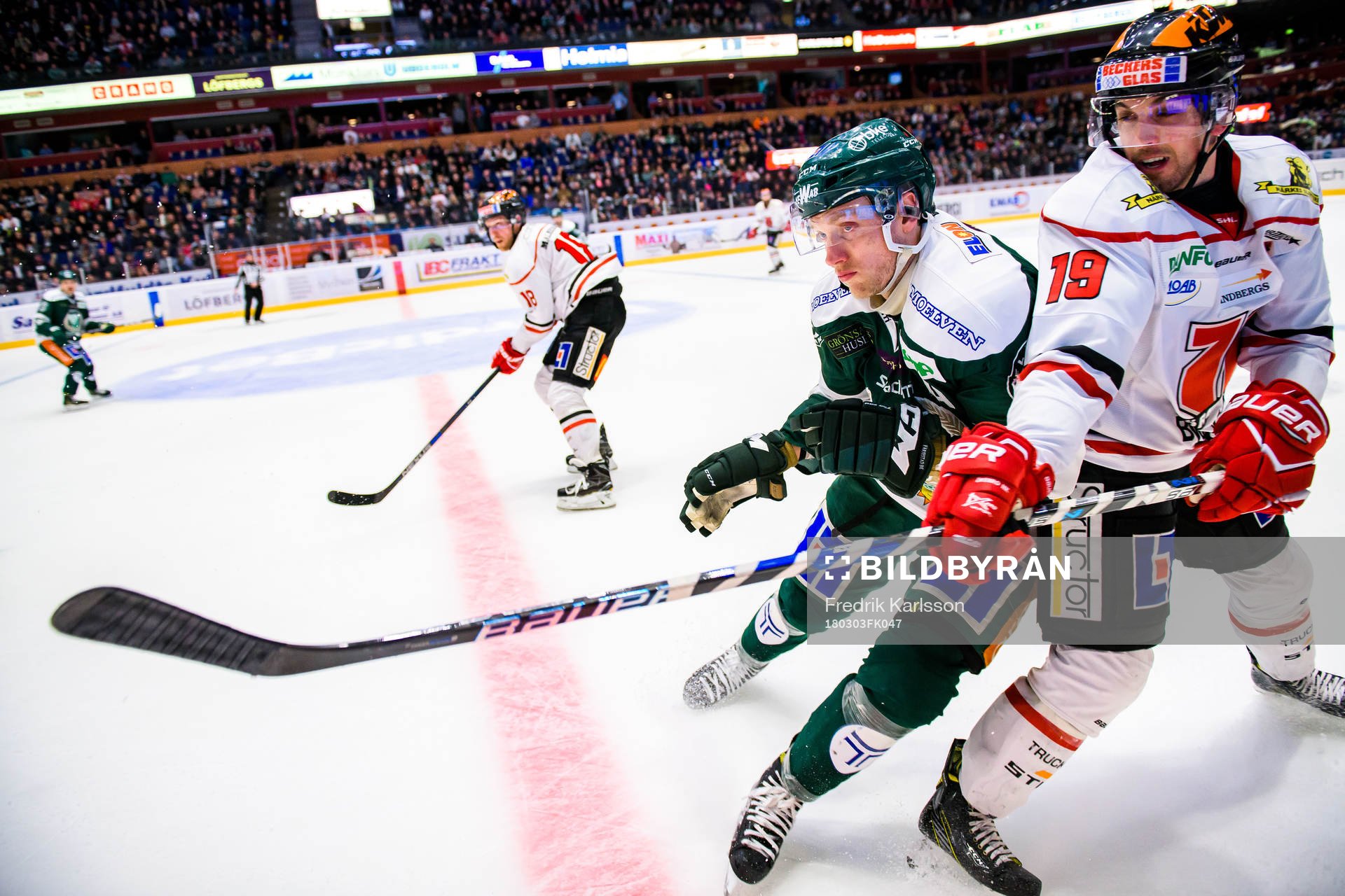 Färjestads Johan Ryno och Örebros Jeremy Williams