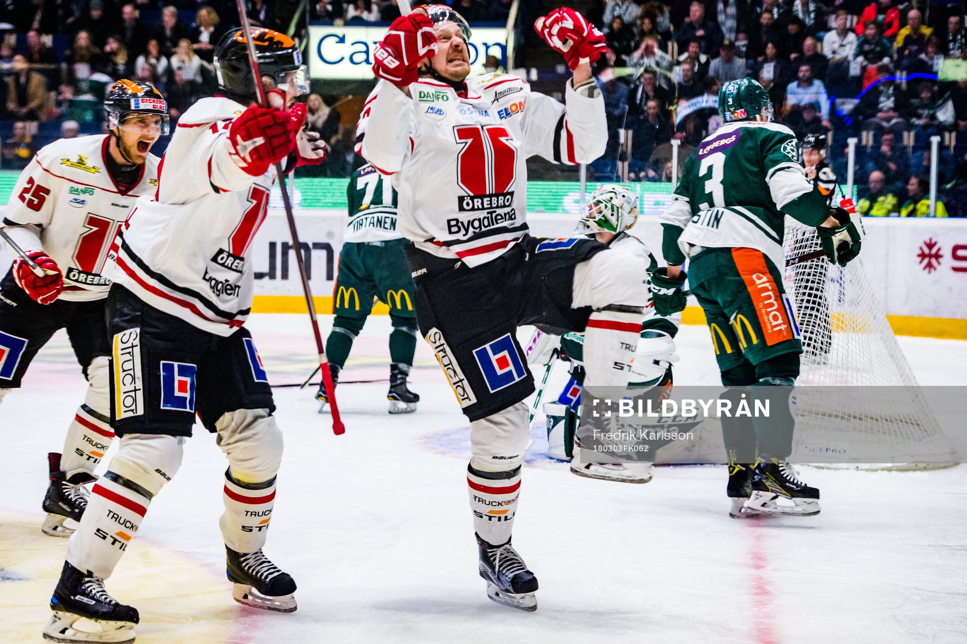 Örebros Anton Hedman och Marcus Weinstock jublar