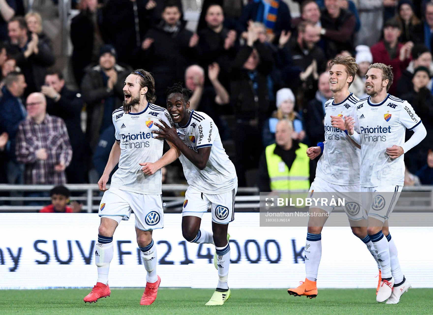 Djurgårdens Kevin Walker jublar med lagkamrater