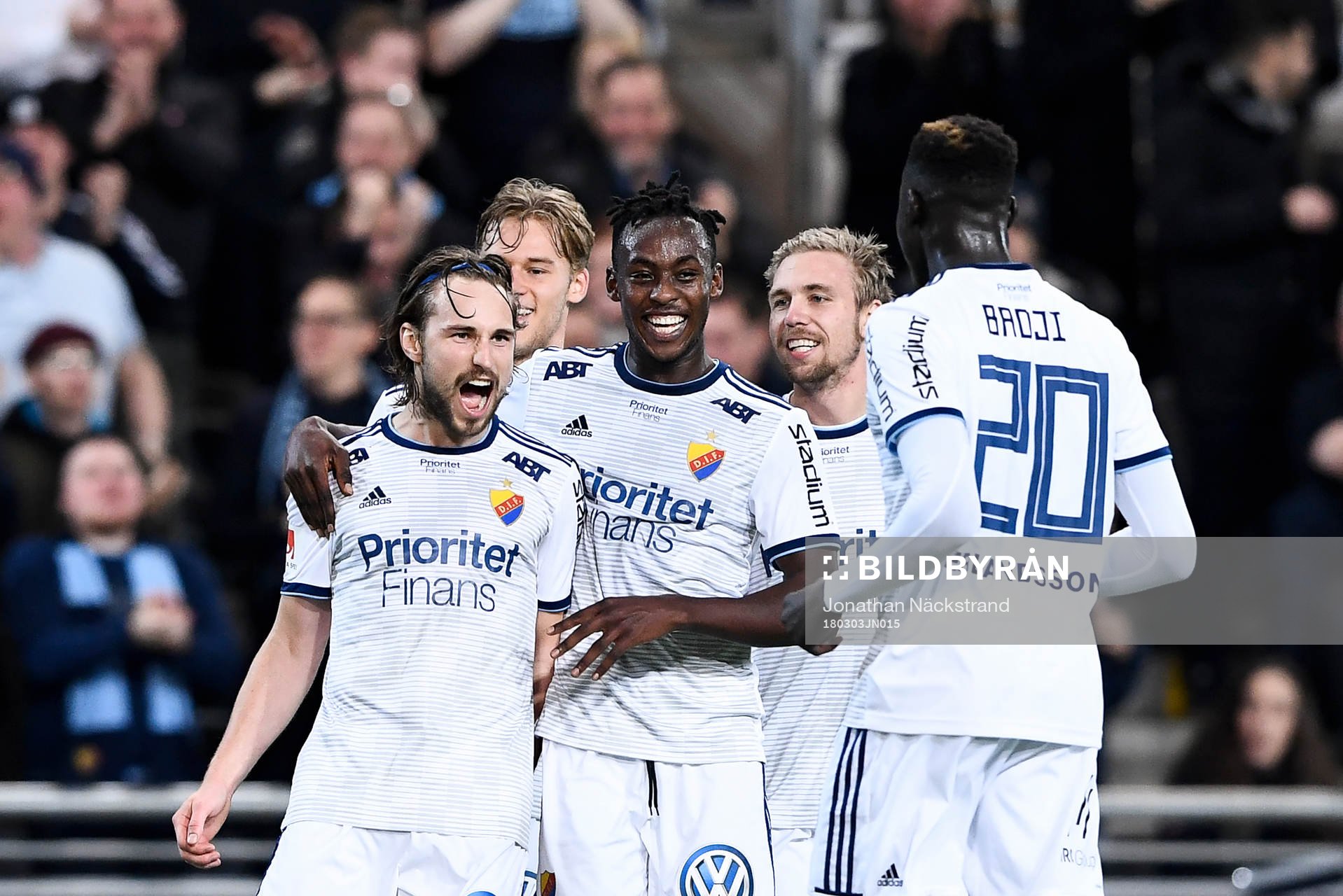 Djurgårdens Kevin Walker jublar med lagkamrater