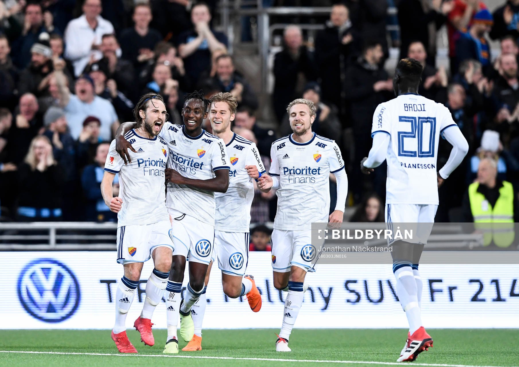 Djurgårdens Kevin Walker jublar med lagkamrater