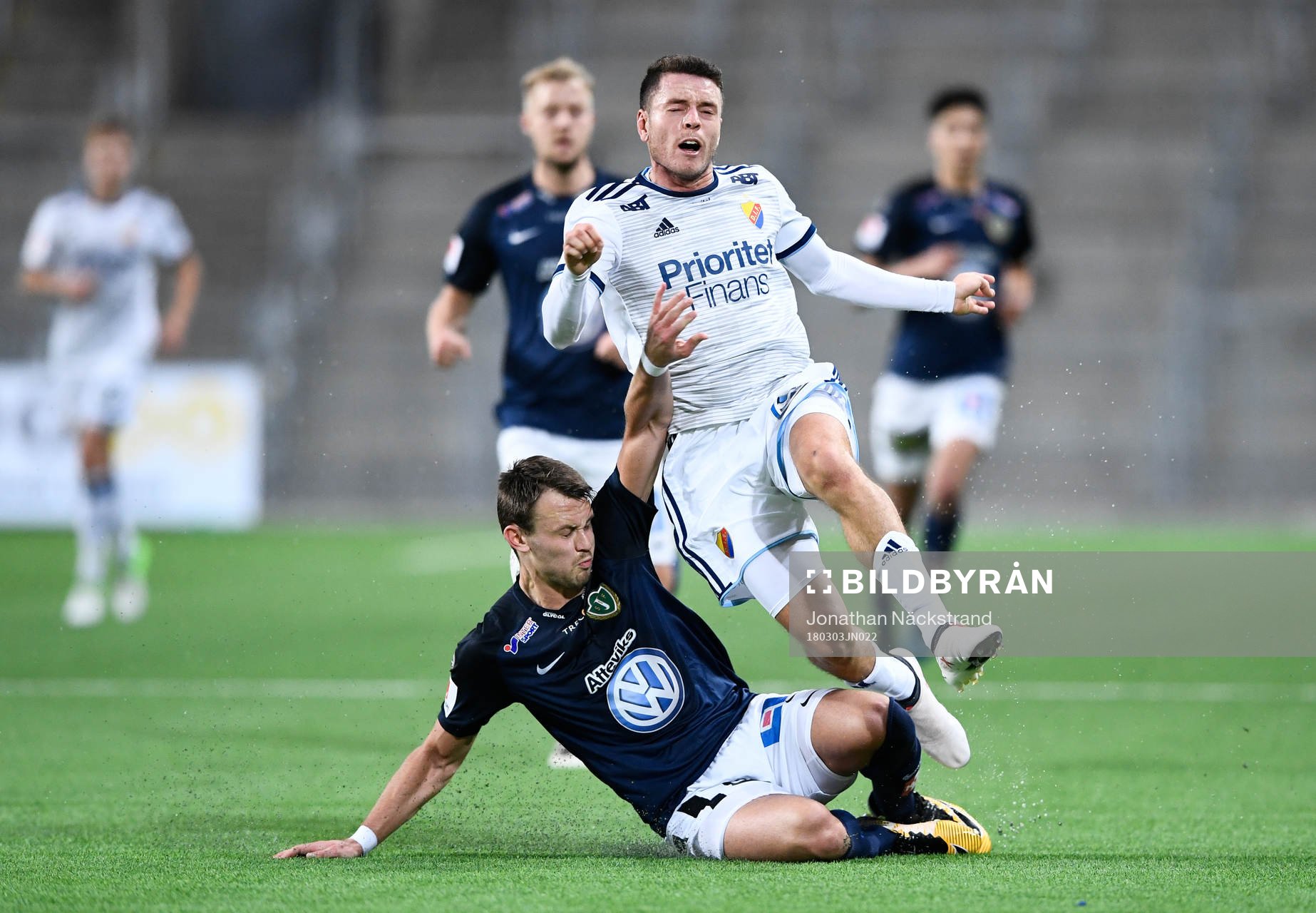 Djurgårdens Kerim Mrabti i kamp om bollen med Jönköpings södras Max Watson i fotbollsmatchen mellan Djurgården och Jönköpings Södra i svenska cupen den 3 mars 2018 i Stockholm.