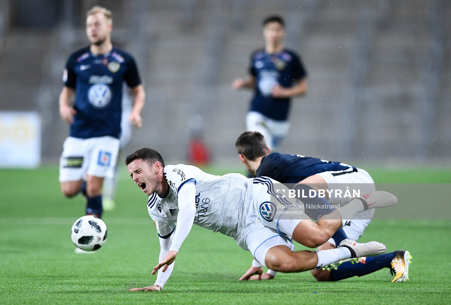 Djurgårdens Kerim Mrabti i kamp om bollen med Jönköpings södras Max Watson i fotbollsmatchen mellan Djurgården och Jönköpings Södra i svenska cupen den 3 mars 2018 i Stockholm.