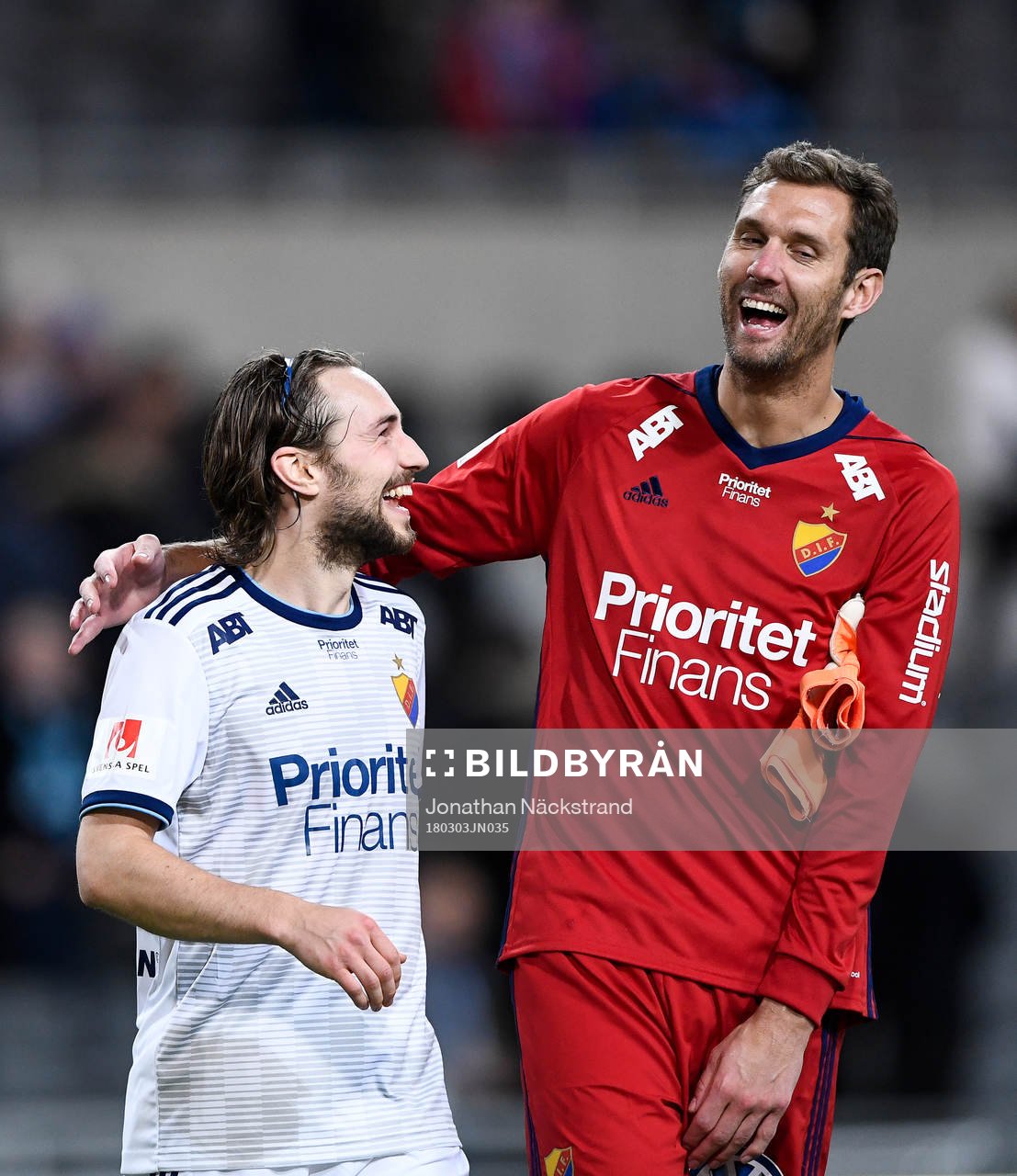 Djurgårdens Kevin Walker jublar med målvakt Andreas