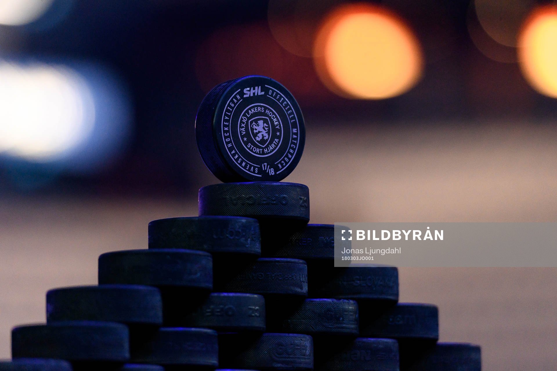 Matchpuck före ishockeymatchen i SHL mellan Växjö och