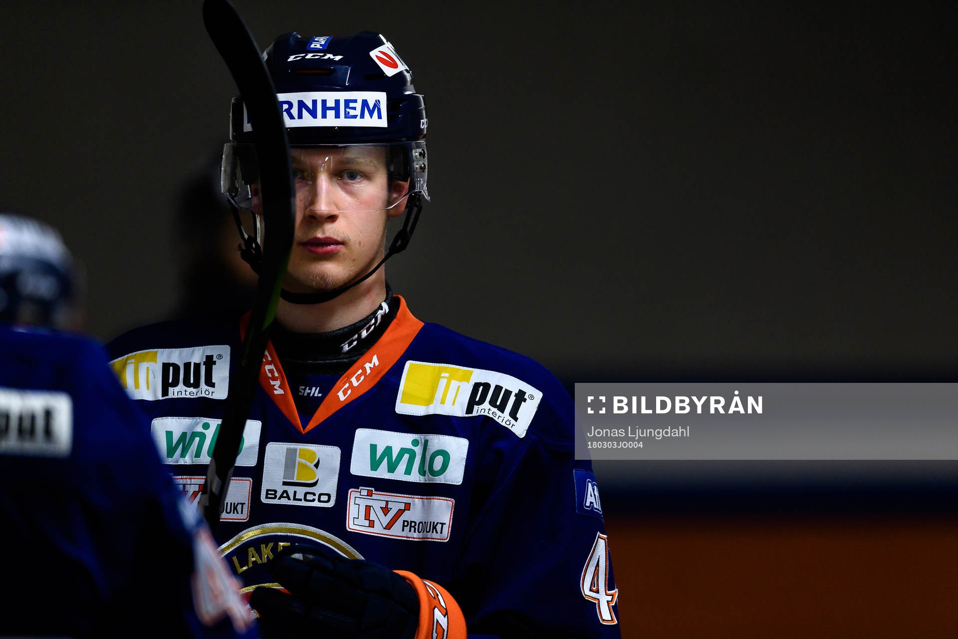 Växjös Elias Pettersson på väg ut till värmning före