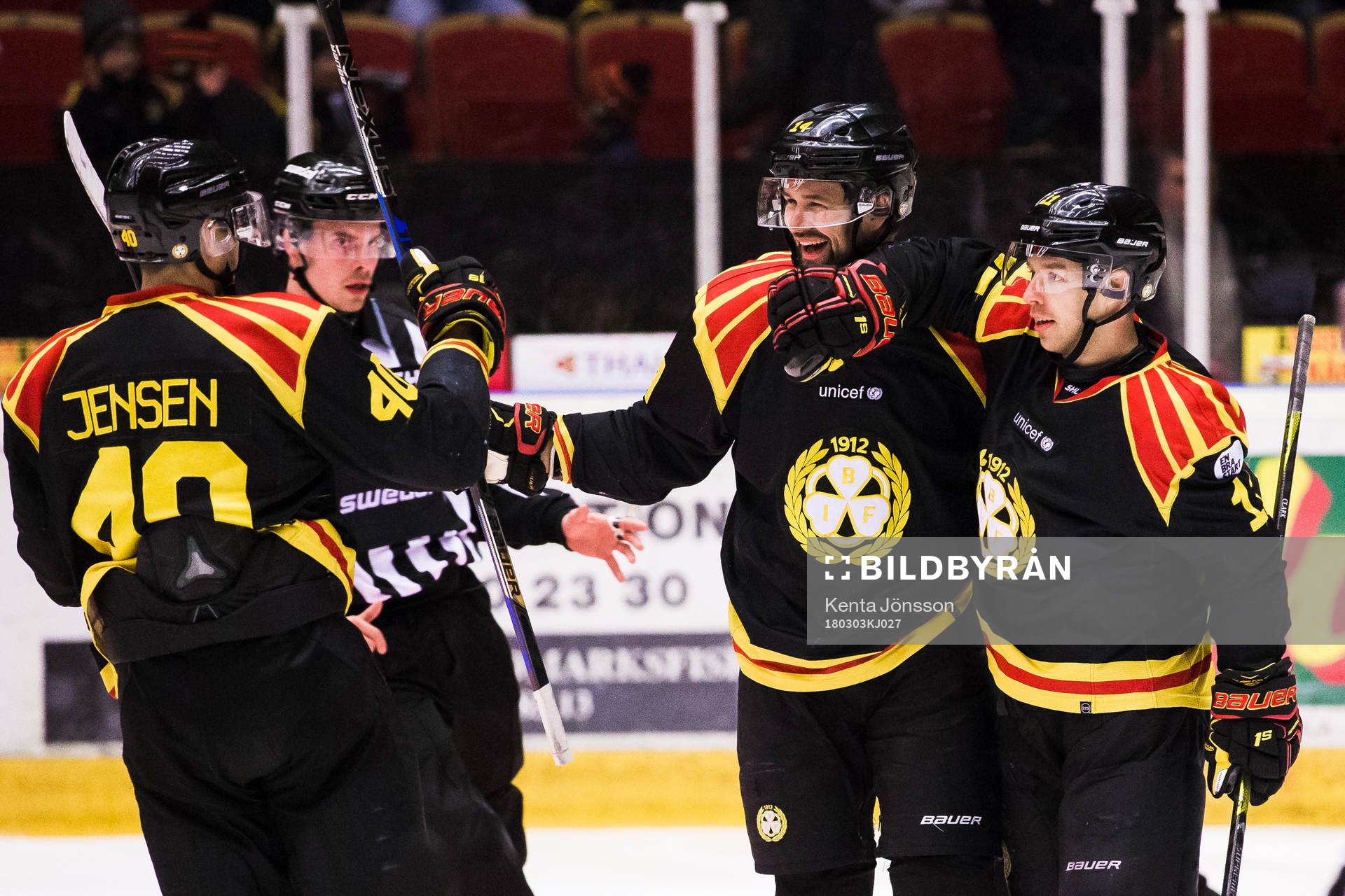 Brynäs Johan Alcén jublar med Kevin Clark och Jesper