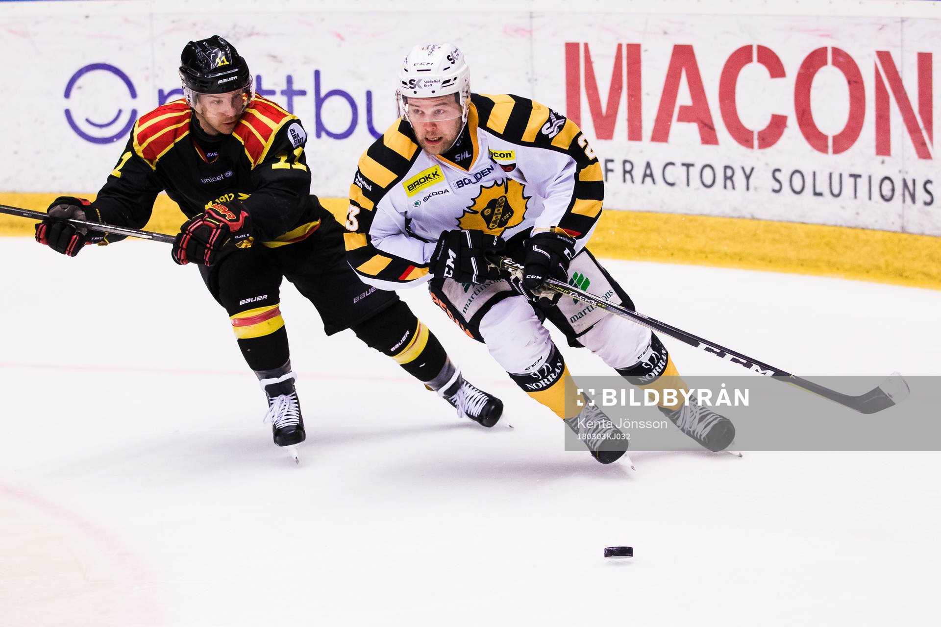 Skellefteås Mark Katic och Brynäs Drew Miller