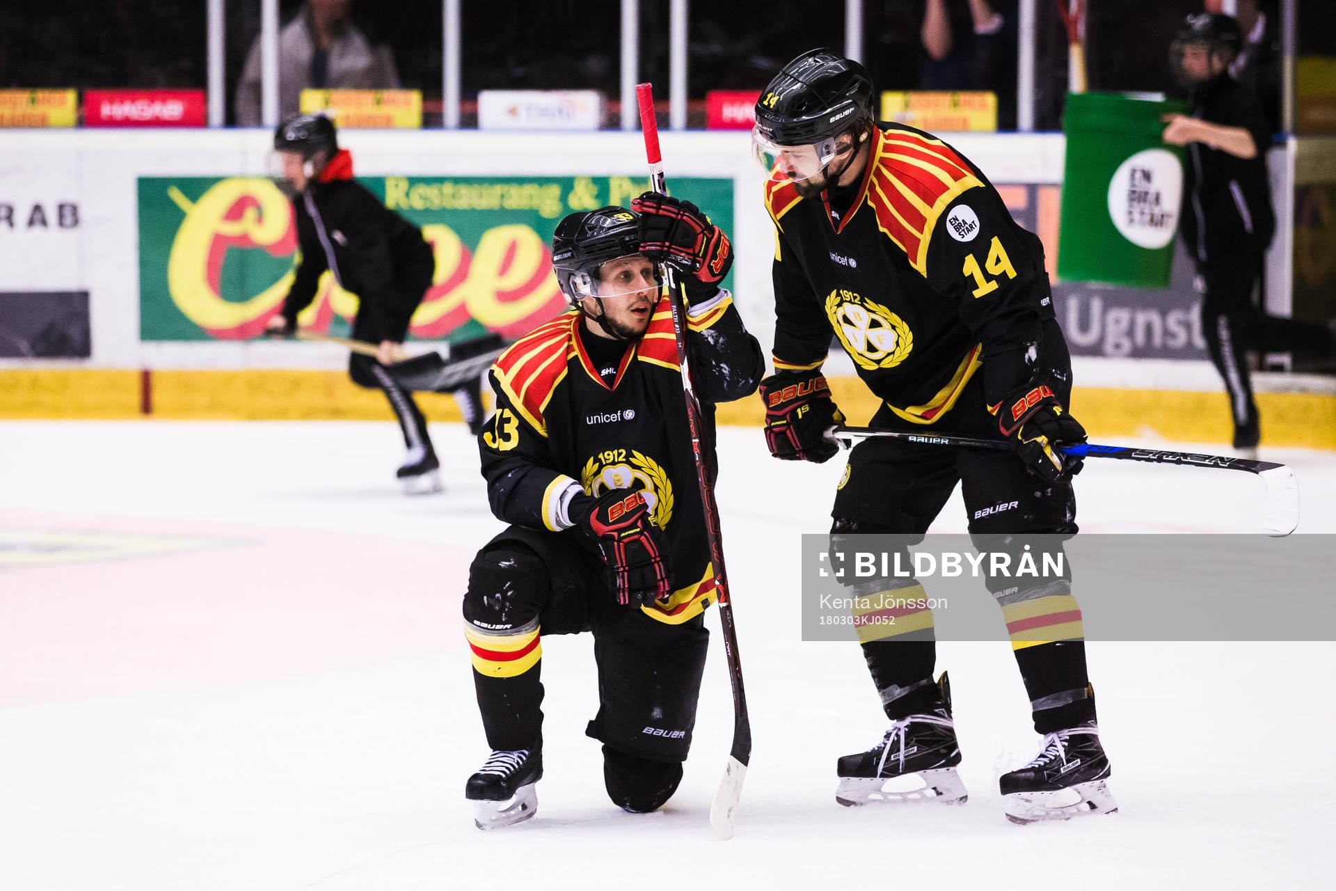 Brynäs Elias Fälth tittas till av Johan Alcén
