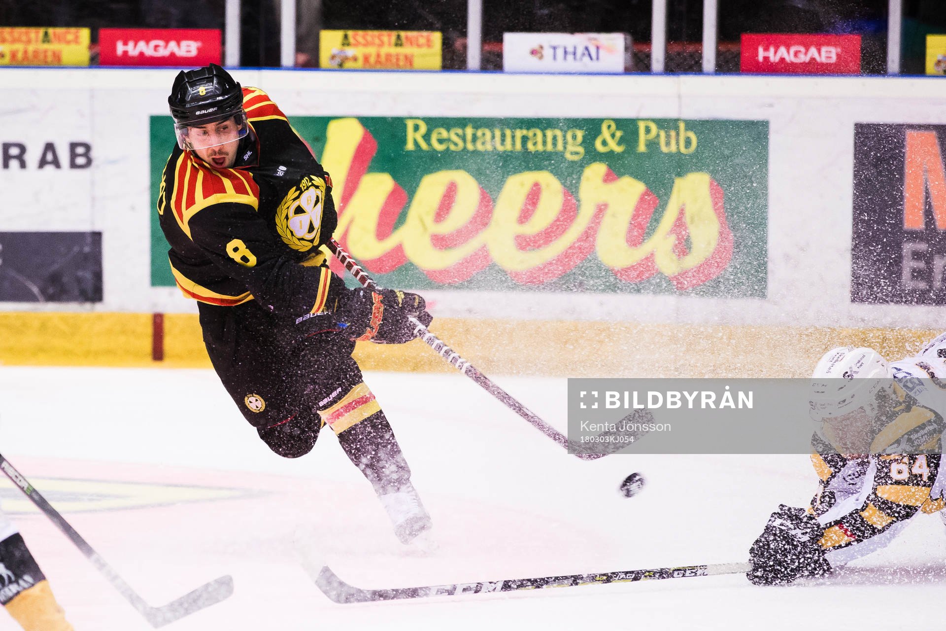 Brynäs Aaron Palushaj med ett skott på mål