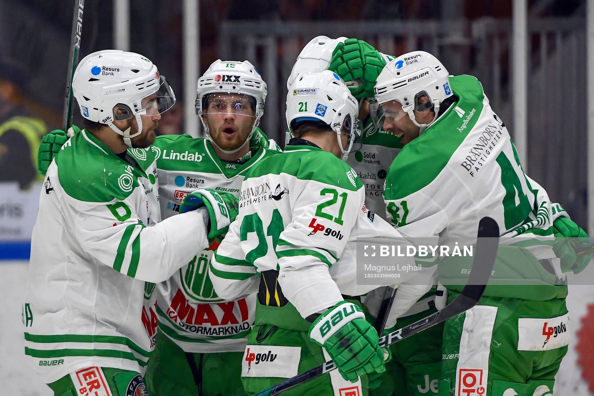 Rögles Daniel Sylwander jublar med lagkamrater