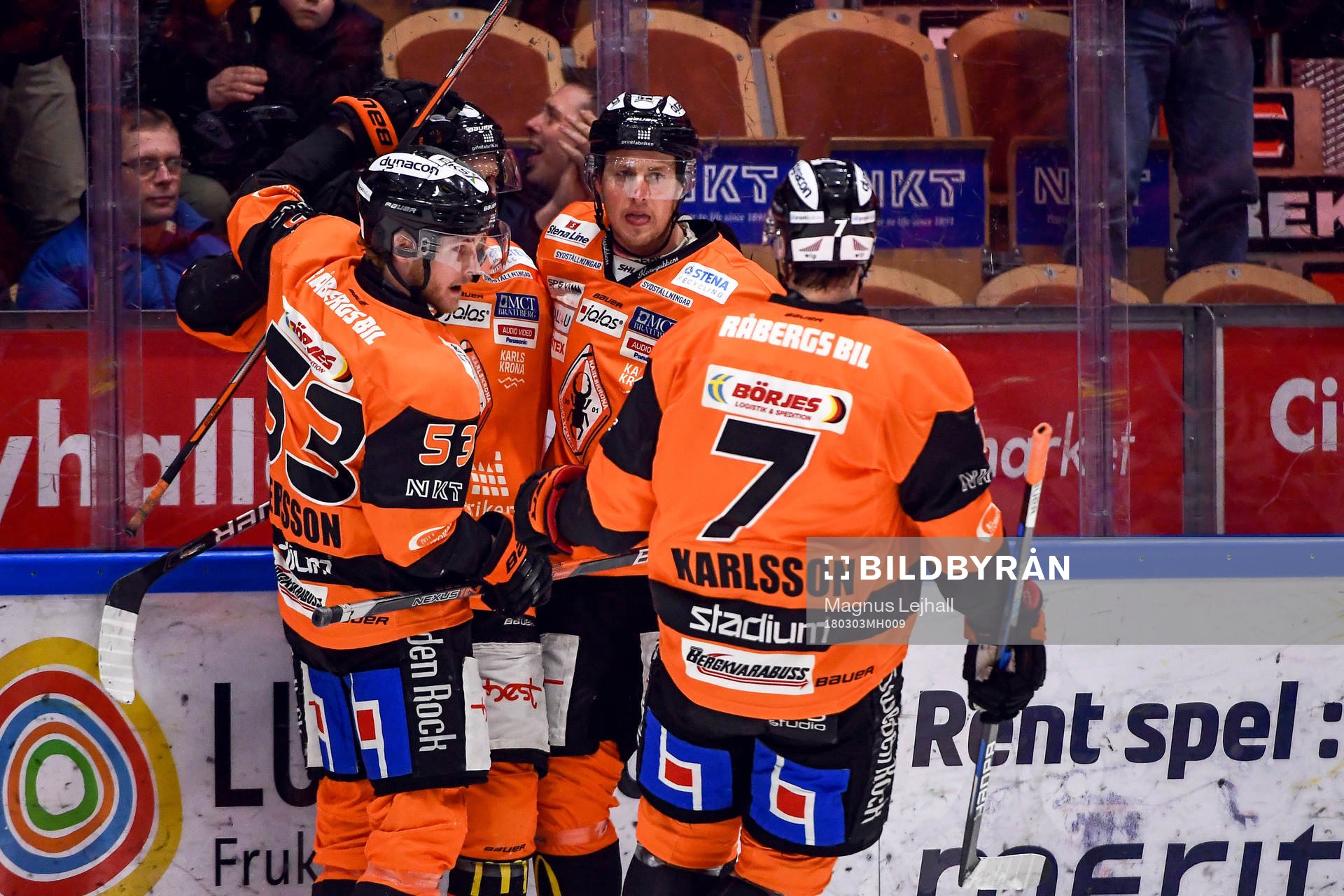 Karlskronas Marcus Paulsson jublar med lagkamrater