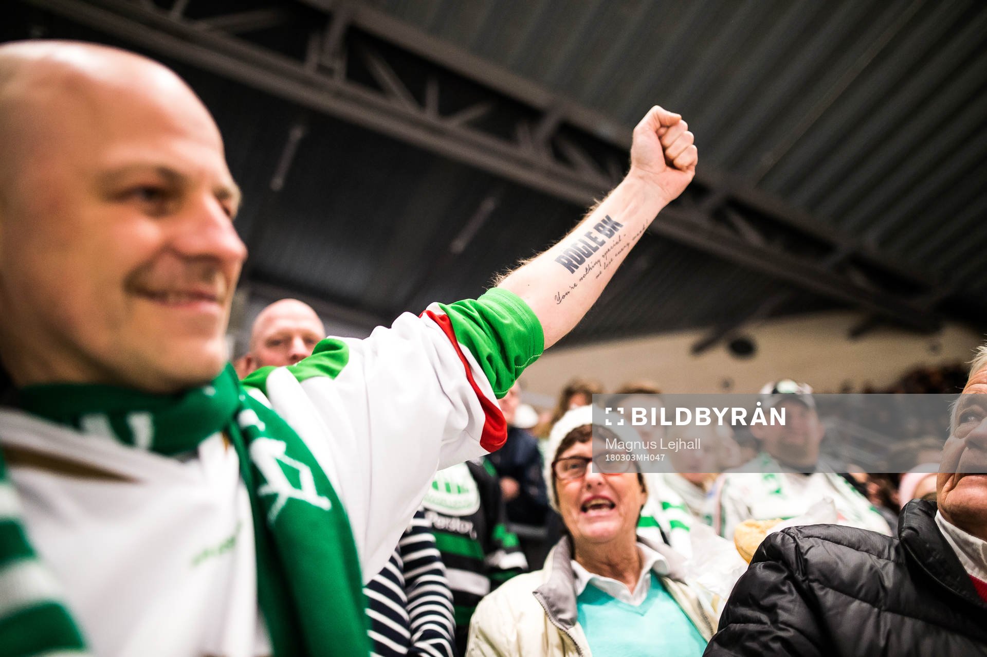 Röglö supportrar jublar