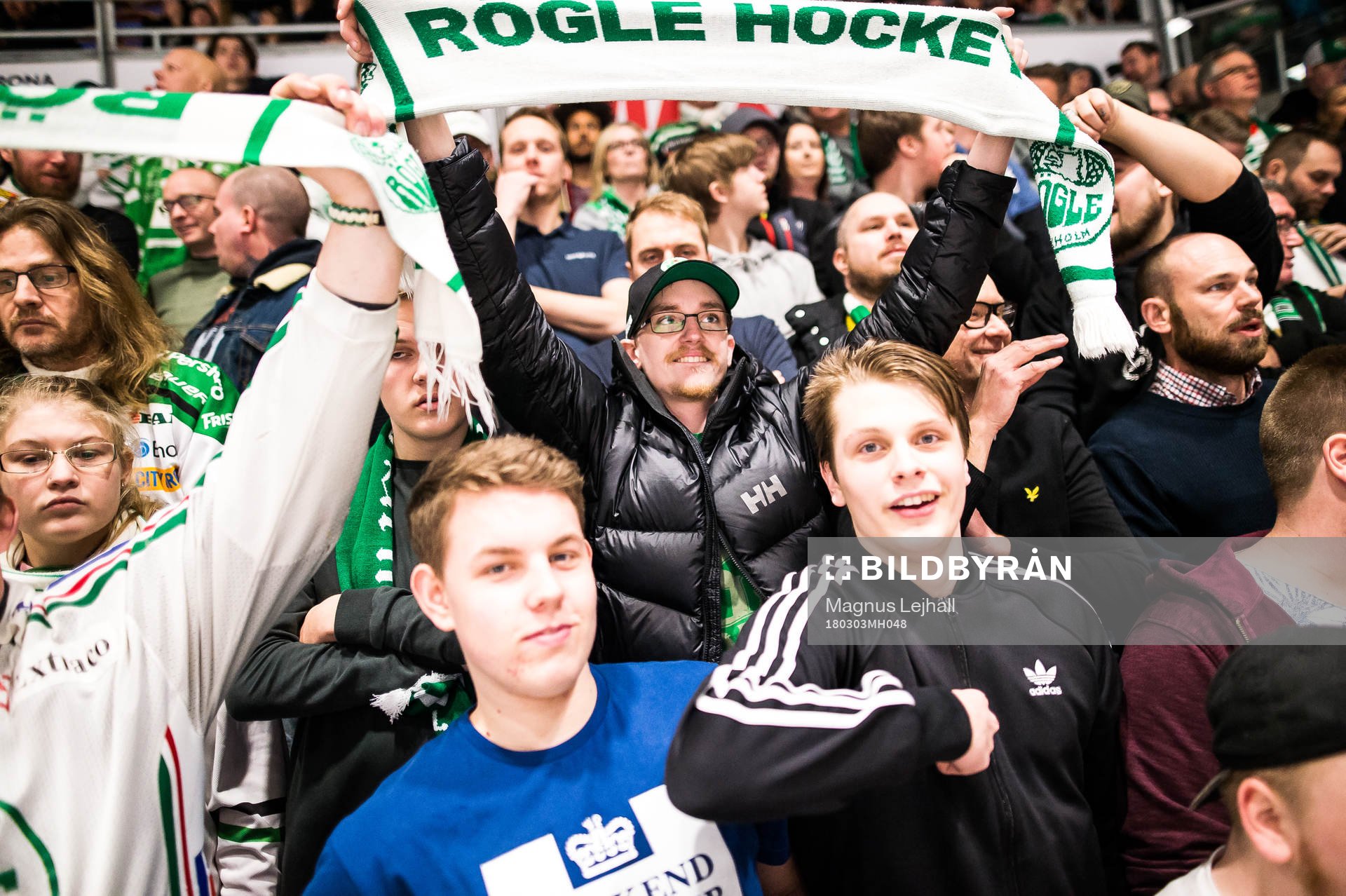 Röglö supportrar jublar