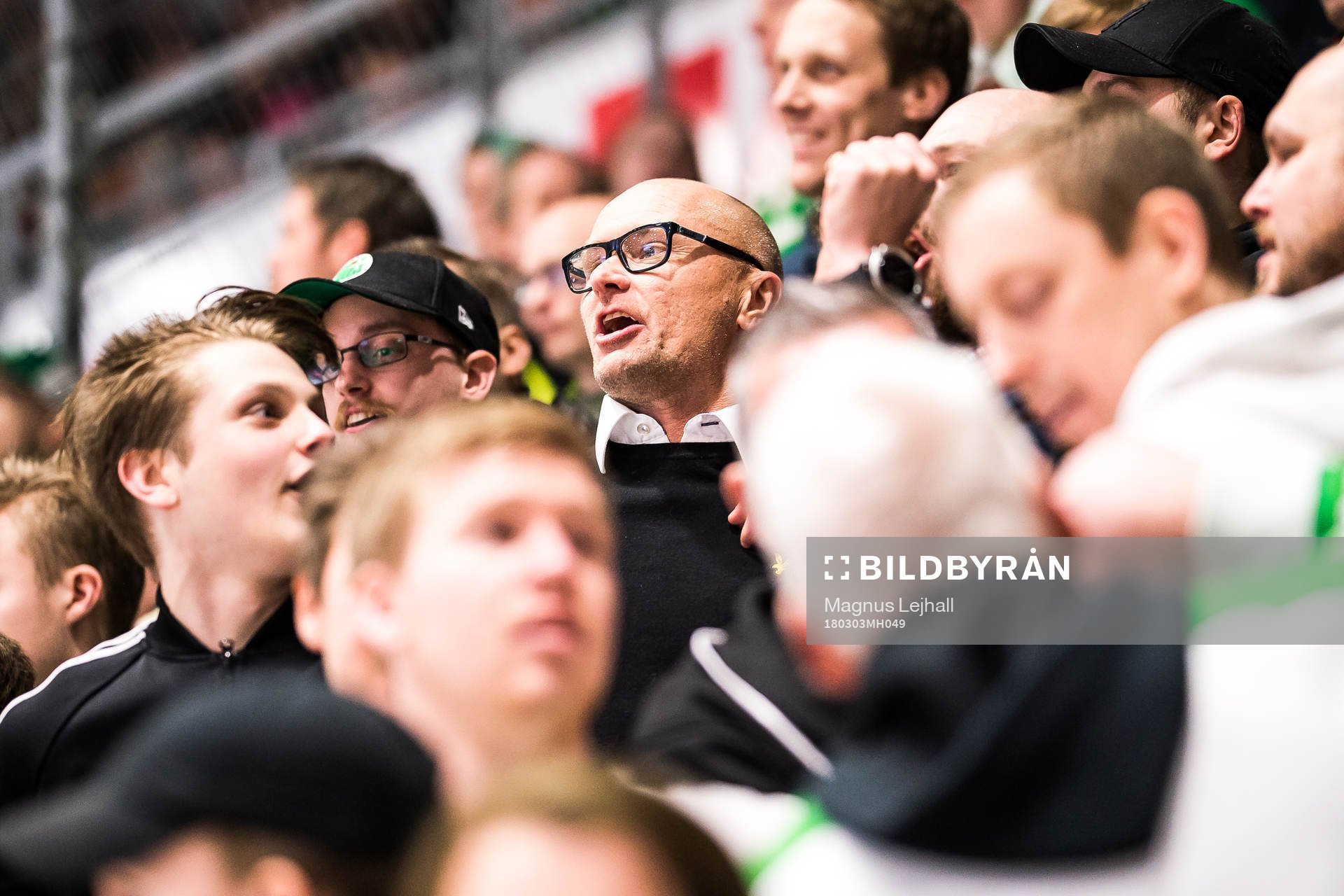 Röglö supportrar jublar
