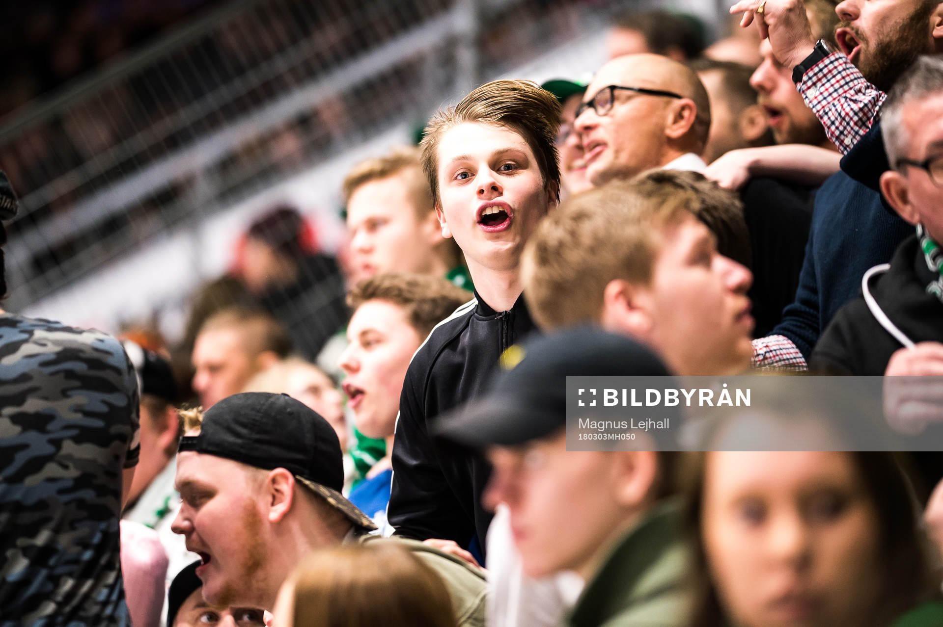 Röglö supportrar jublar