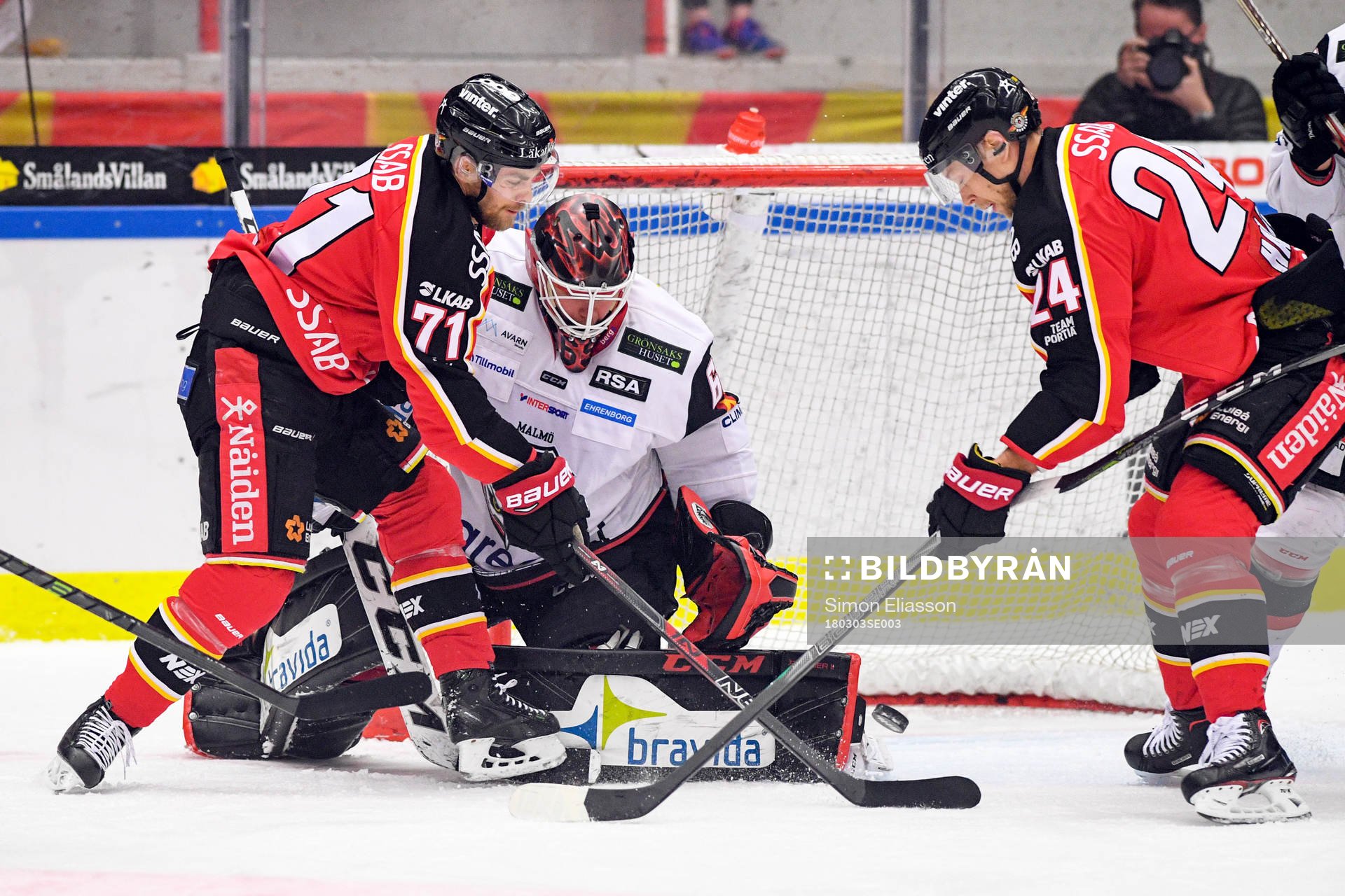 Luleås Patrick Cehlin och Malmö Redhawks målvakt Oscar