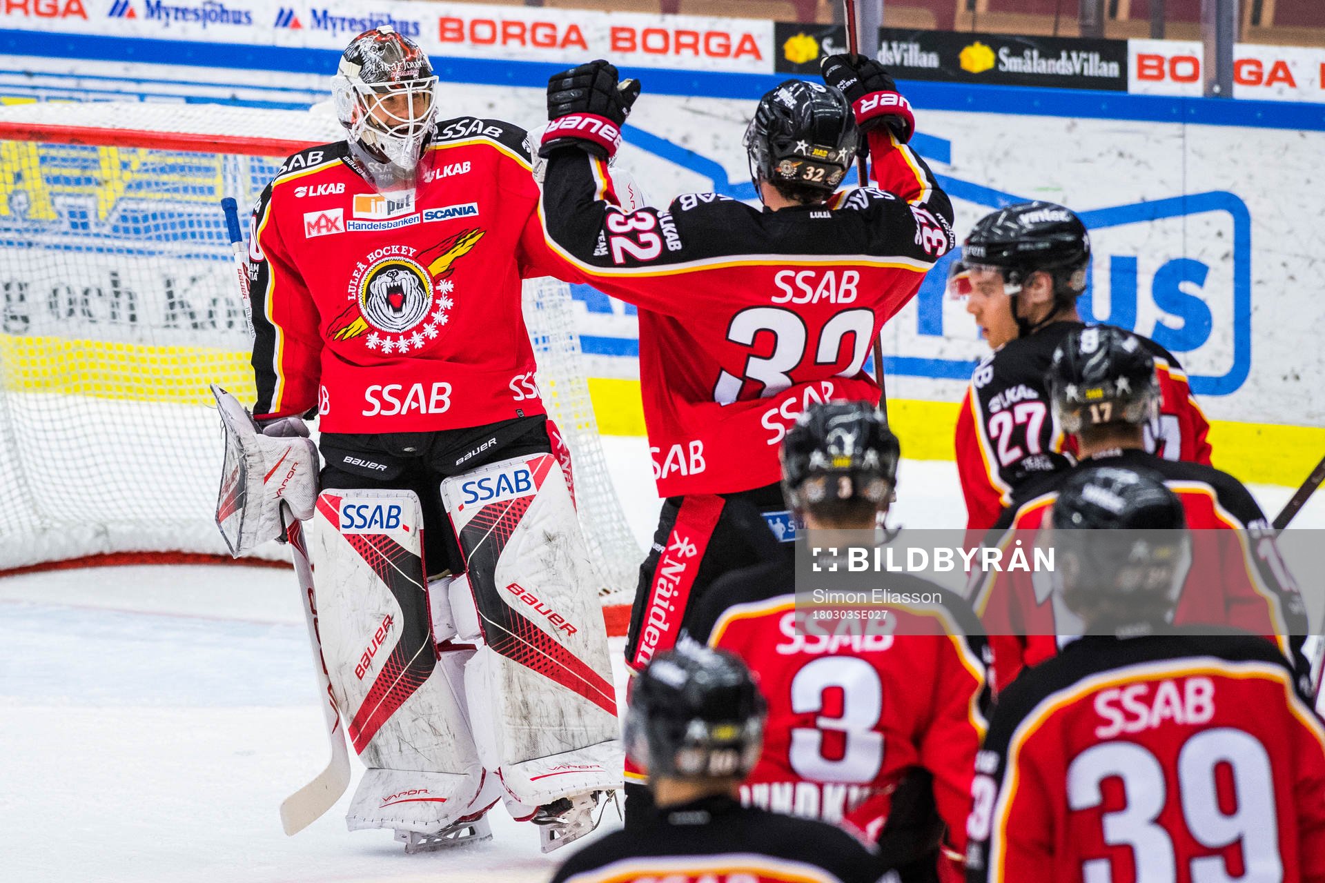 Luleås målvakt Filip Gustavsson jublar