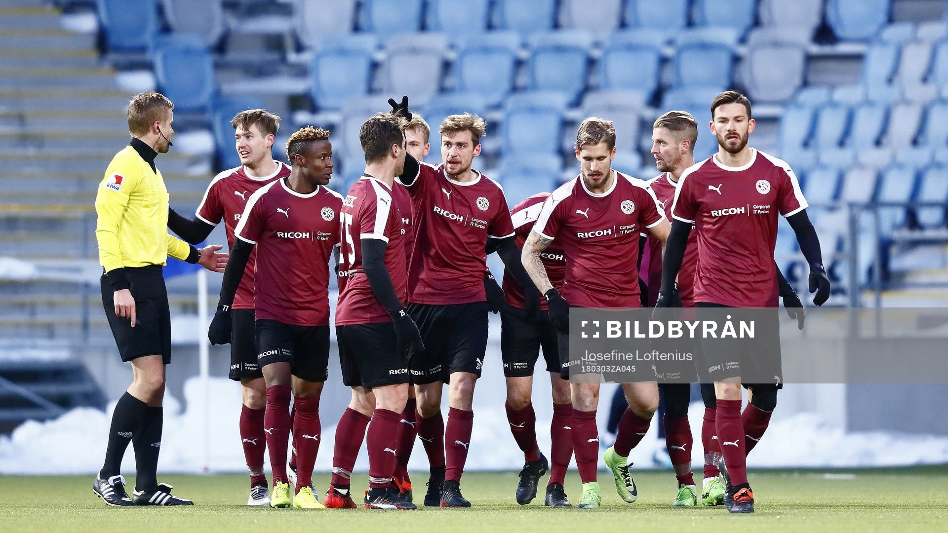 Örebros spelare jublar
