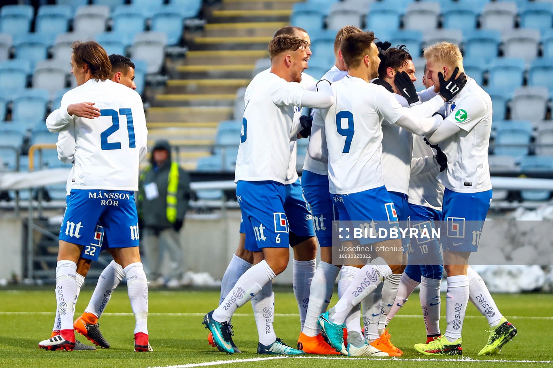 Norrköpings David Moberg Karlsson jublar med lagkamrater