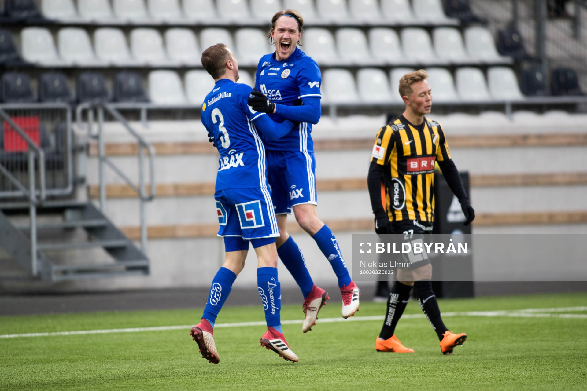 Sundsvalls Kim Skoglund gör 1-0 Dennis Olsson jublar,