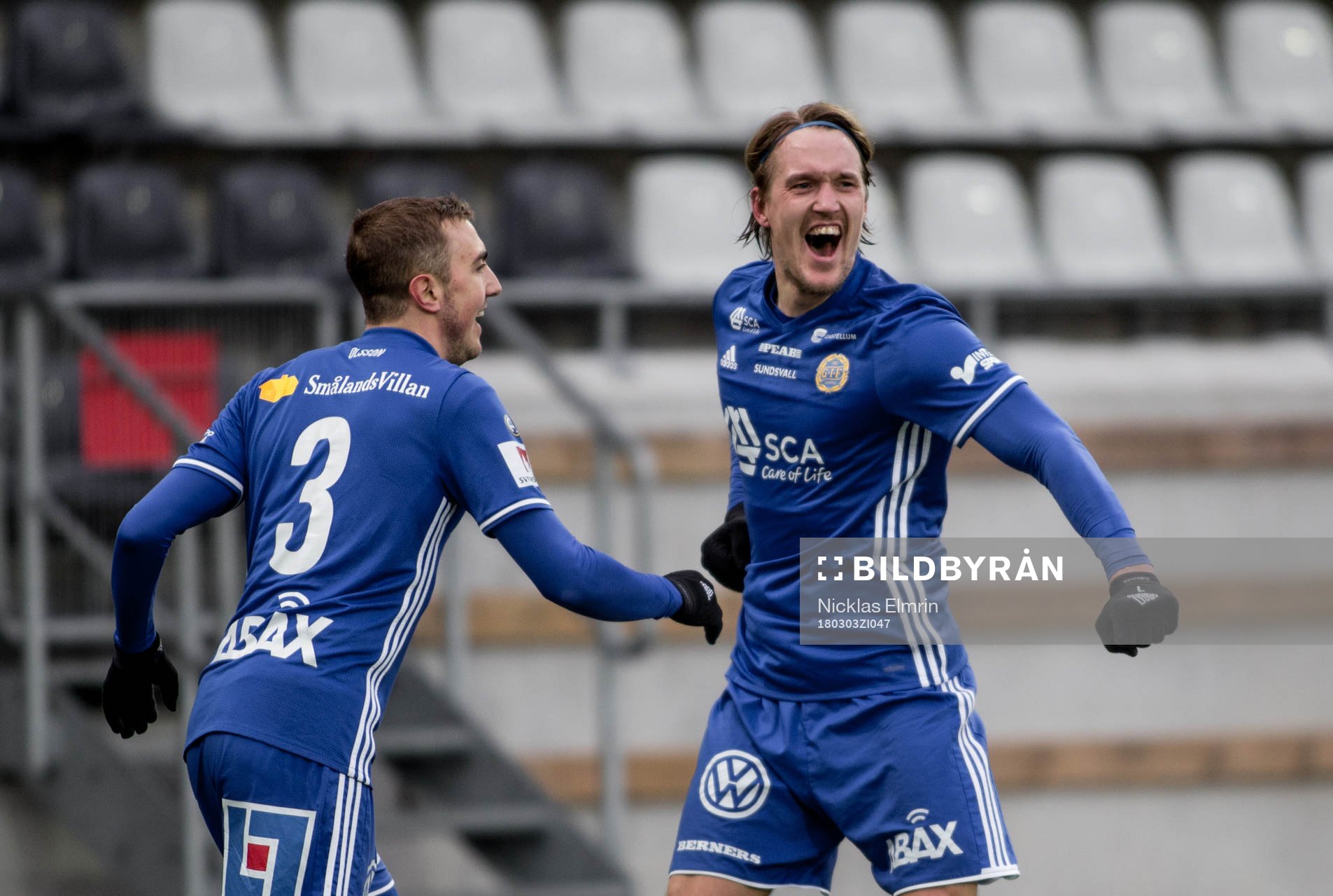 Sundsvalls Kim Skoglund och Dennis Olsson jublar efter 1-0 under fotbollsmatchen i Svenska Cupen mellan Häcken och Sundsvall den 3 mars 2018 i Göteborg.
