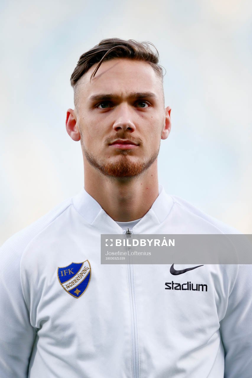 Norrköpings Linus Wahlqvist innan fotbollsmatchen i
