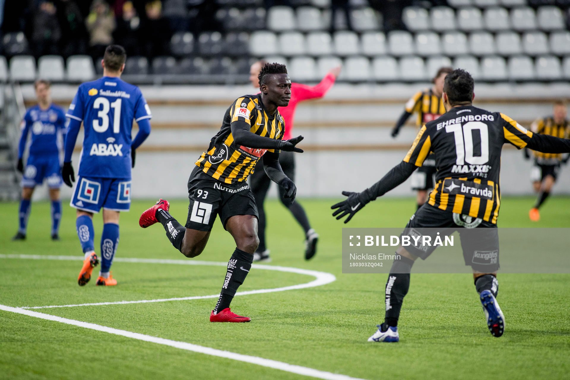 Häckens Alhassan Kamara och Paulinho jublar