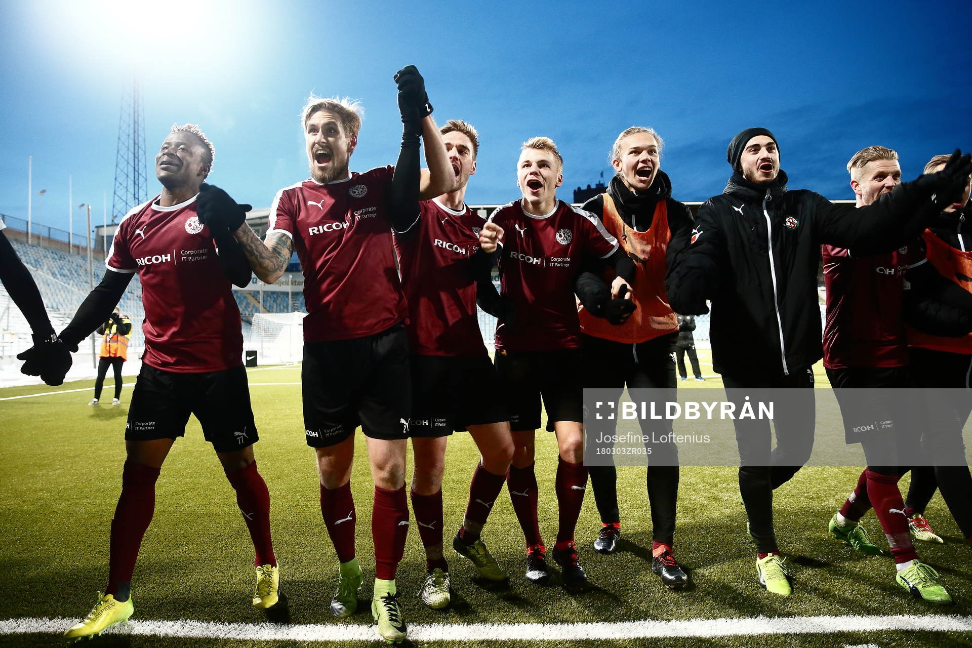 Örebro jublar med sina supportrar