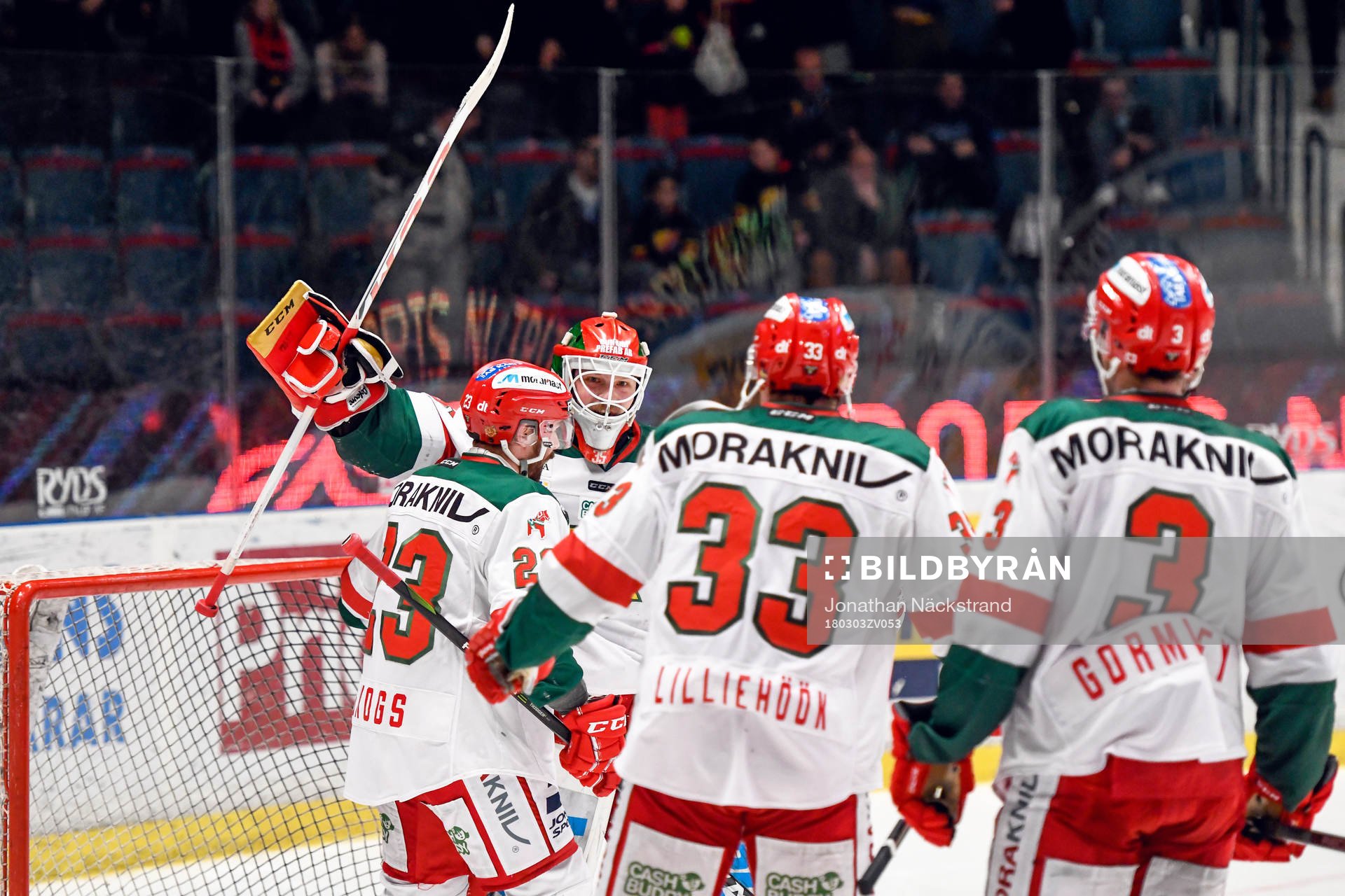 Moras målvakt Mattias Pettersson jublar med lagkamrater