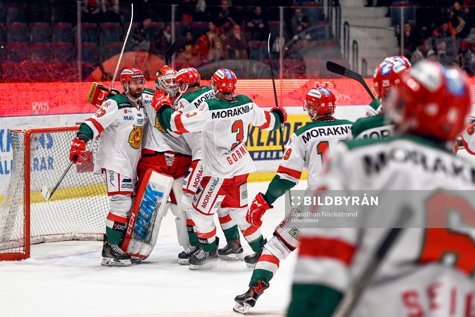 Moras målvakt Mattias Pettersson jublar med lagkamrater