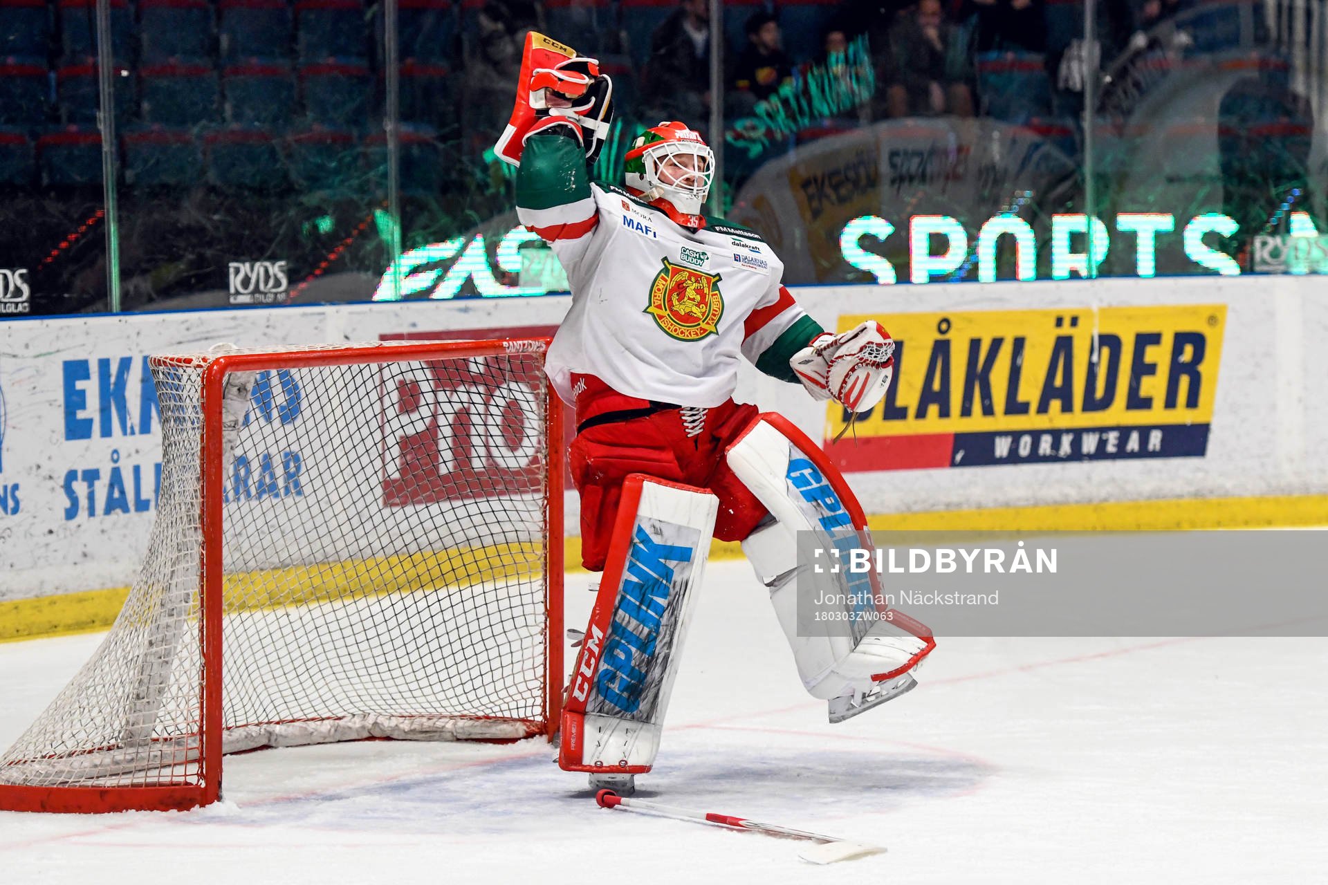 Moras målvakt Mattias Pettersson jublar