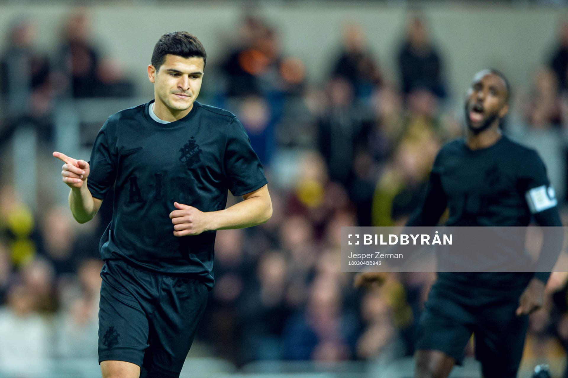 s Tarik Elyounoussi jublar