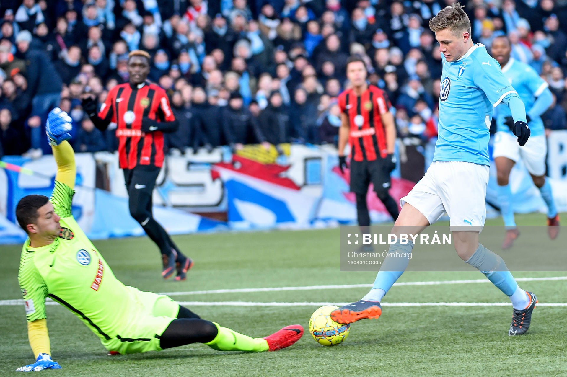 Malmö FFs Mattias Svanberg och Brommapojkarnas målvakt