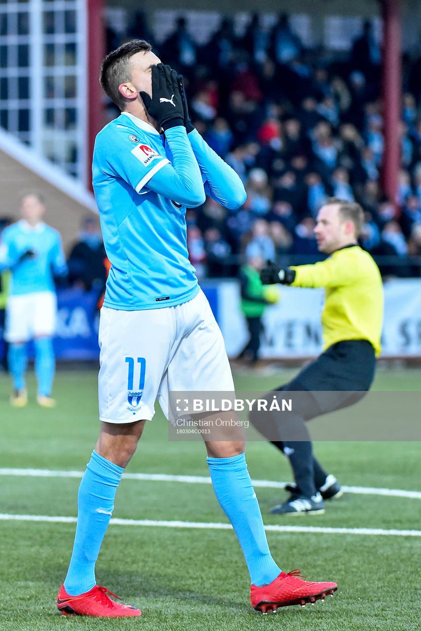 Malmö FFs Alexander Jeremejeff deppar