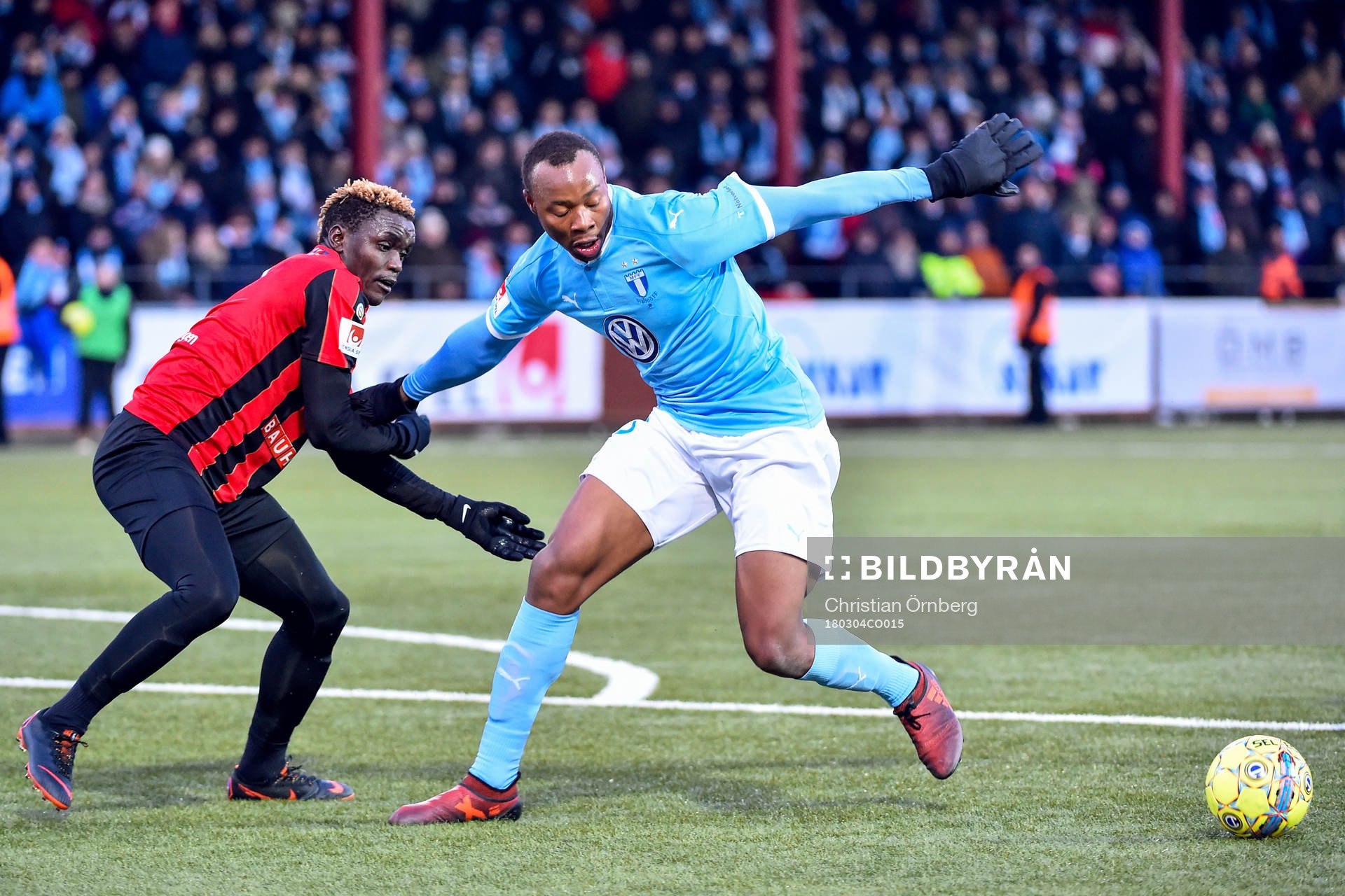 Brommapojkarnas Kyle Konwea och Malmö FFs Carlos Strandberg