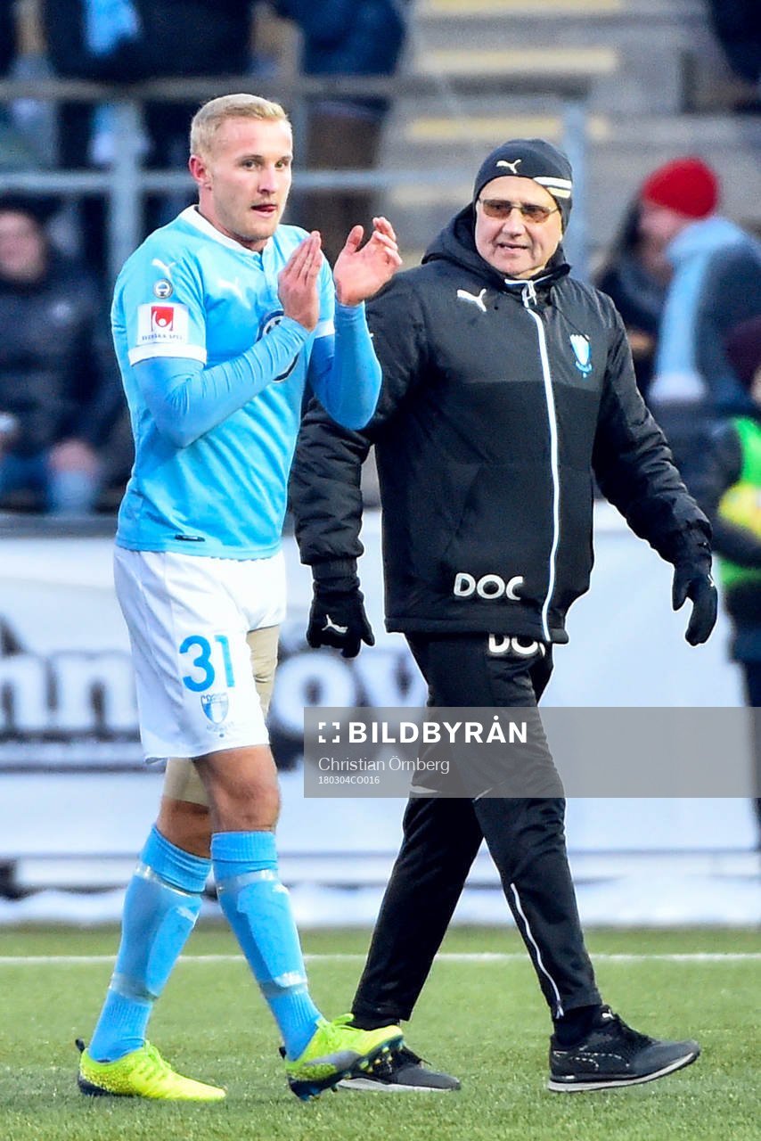 Malmö FFs Franz Brorsson får lämna planen skadad