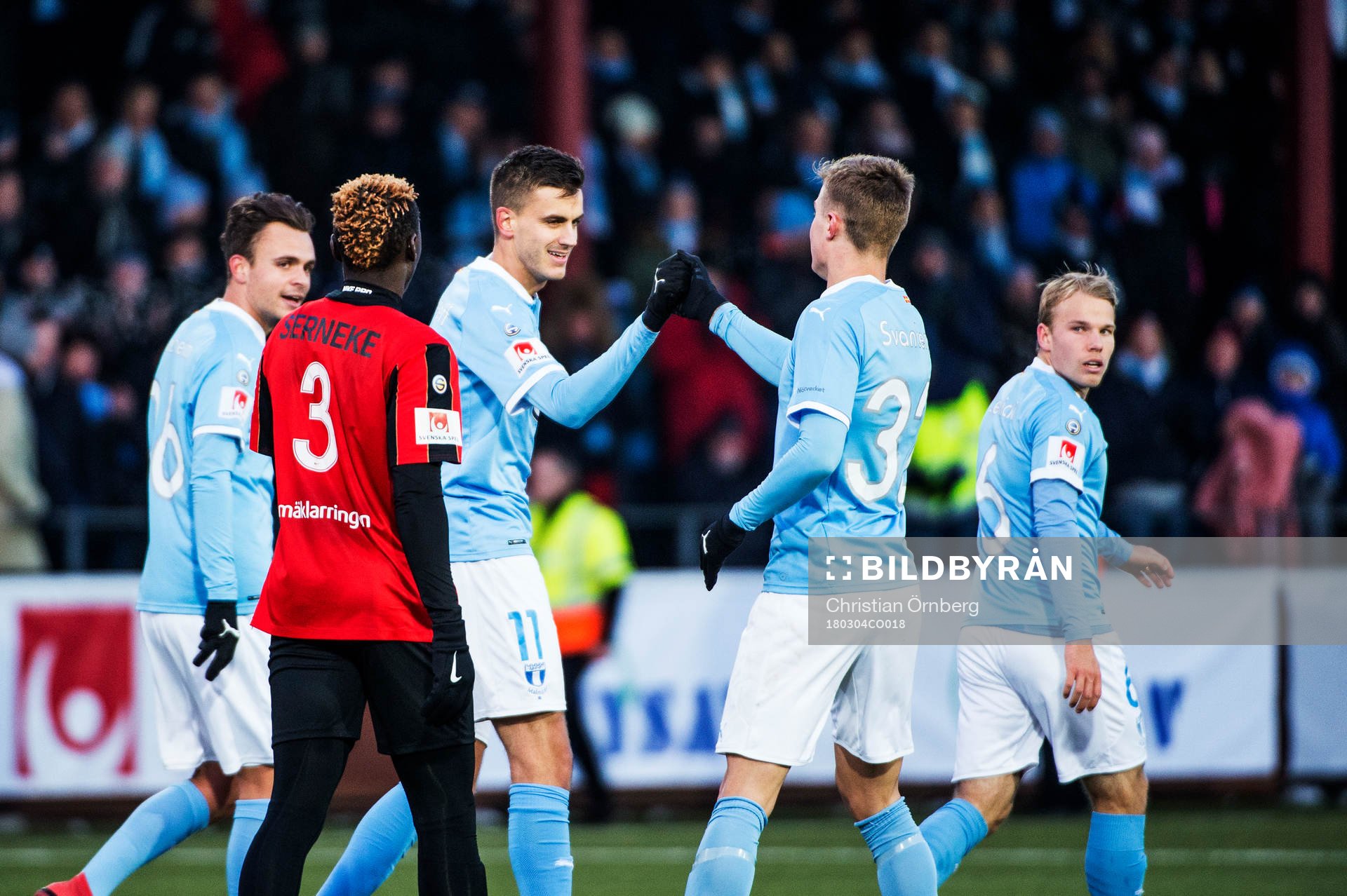 Malmö FFs Alexander Jeremejeff jublar efter 1-0 tillsammans med Mattias Svanberg under fotbollsmatchen i Svenska Cupen mellan Malmö FF och Brommapojkarna den 4 mars 2018 i Malmö.