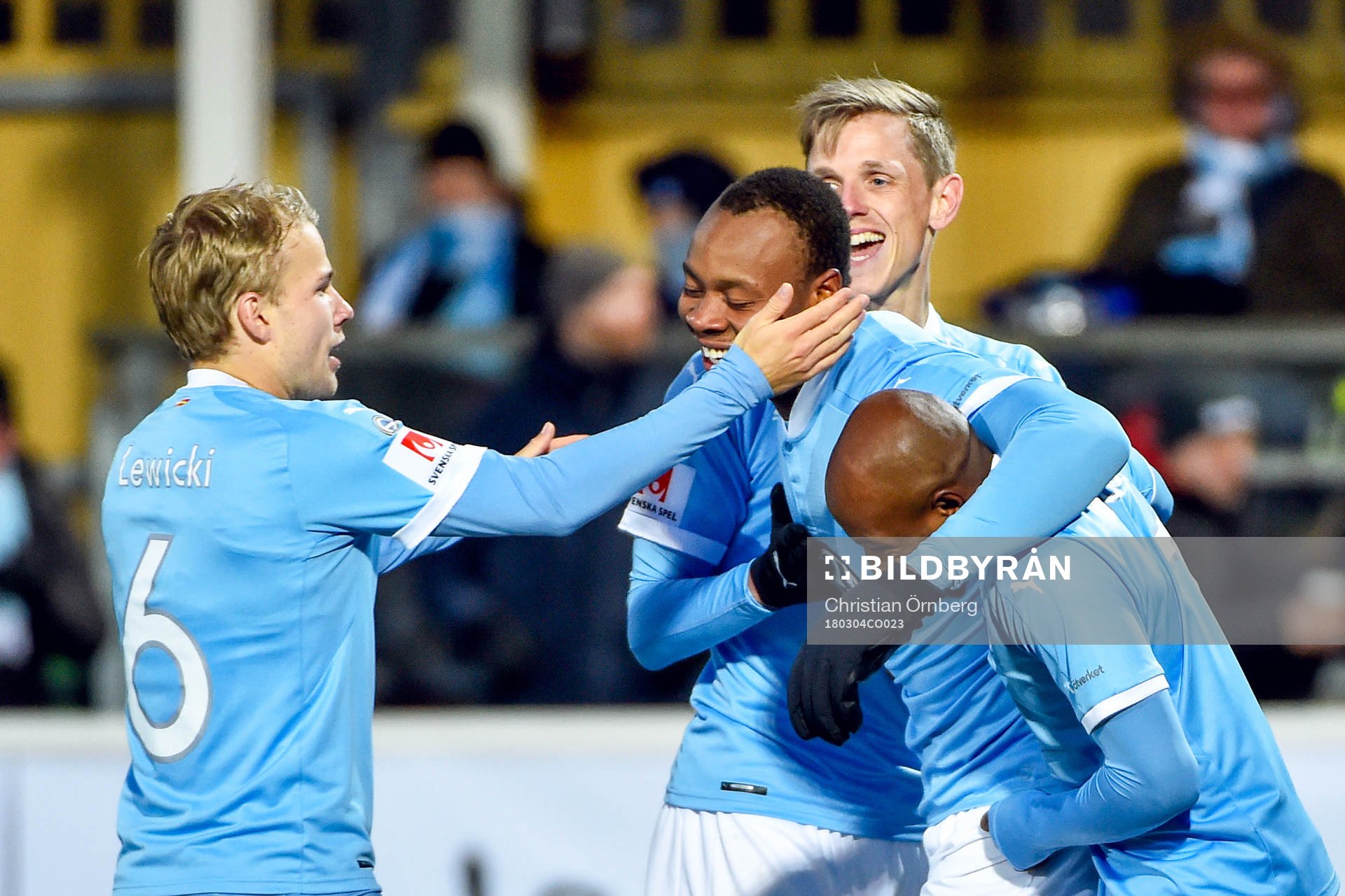 Malmö FFs Carlos Strandberg jublar med lagkamrater