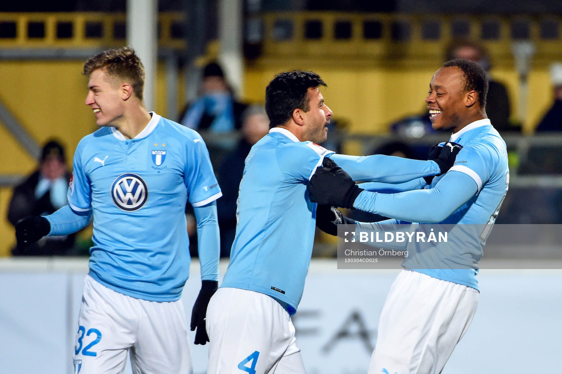 Malmö FFs Carlos Strandberg jublar med lagkamrater