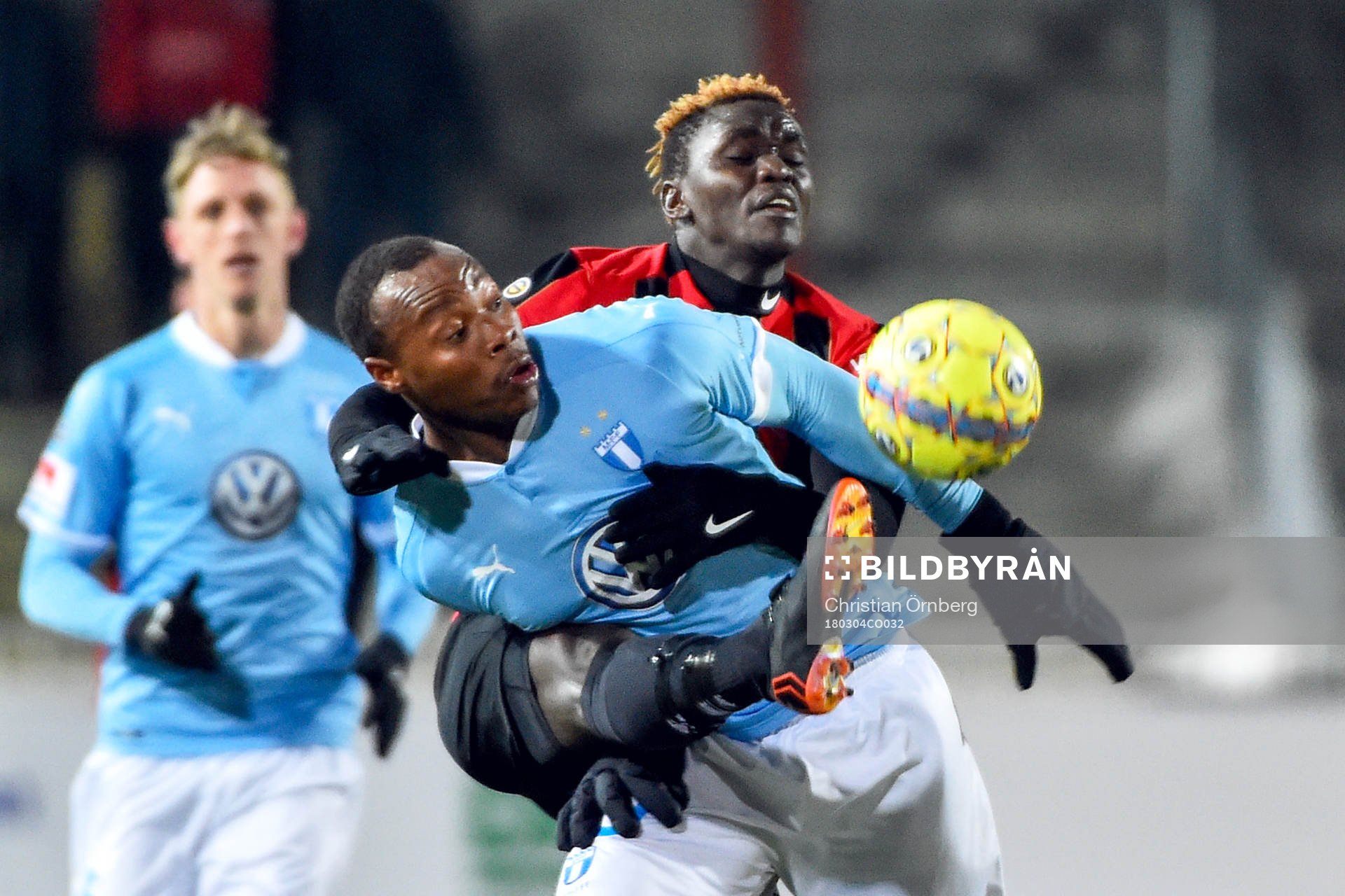 Malmö FFs Carlos Strandberg och Brommapojkarnas Kyle Konwea