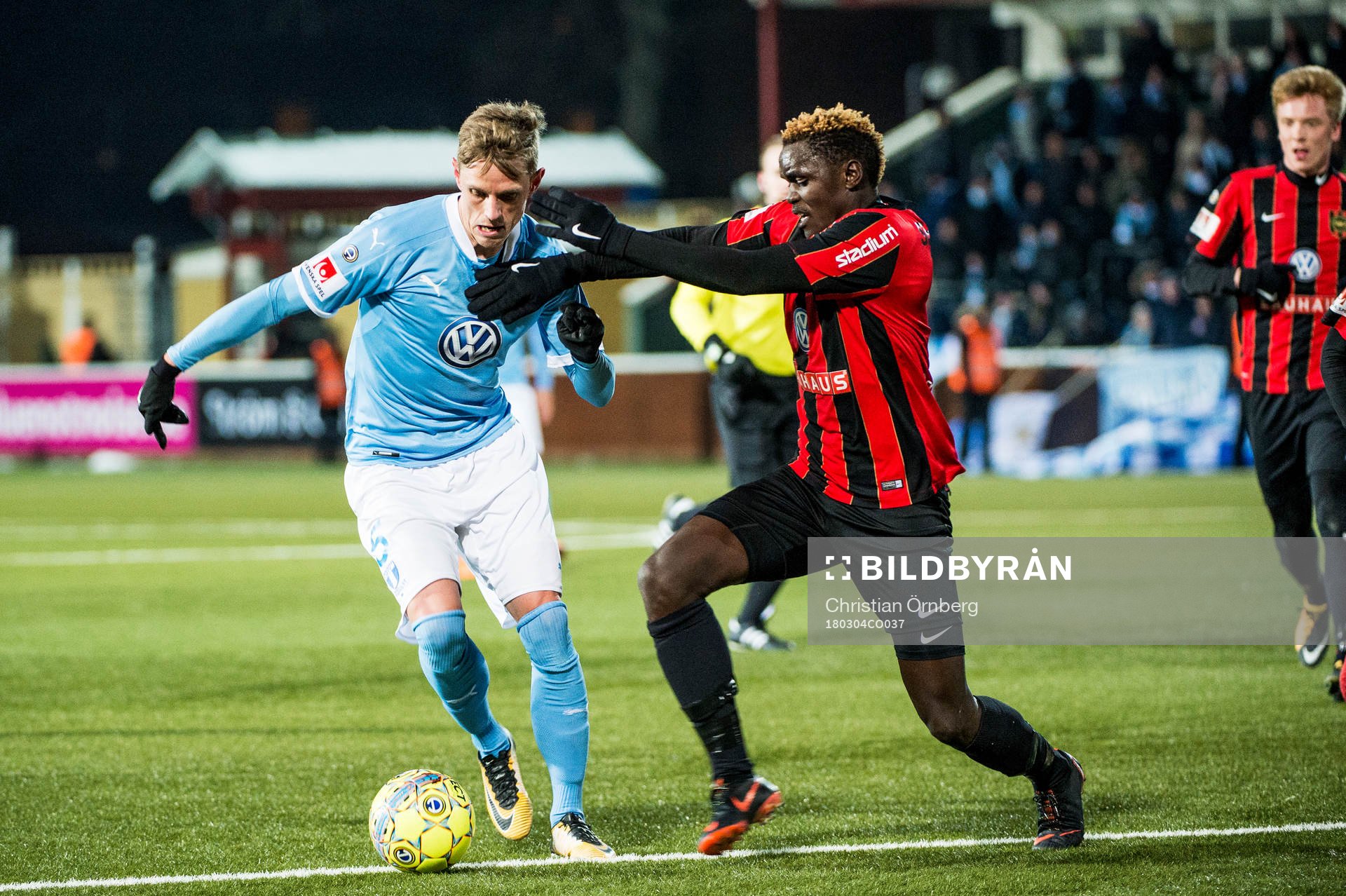 Malmö FFs Sören Rieks mot Brommapojkarnas Kyle Konwea