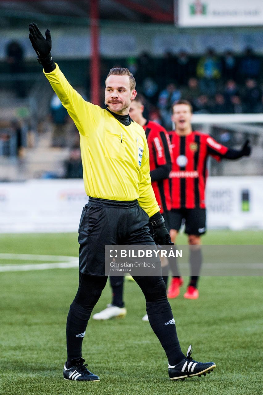 Domaren Kristoffer Karlsson