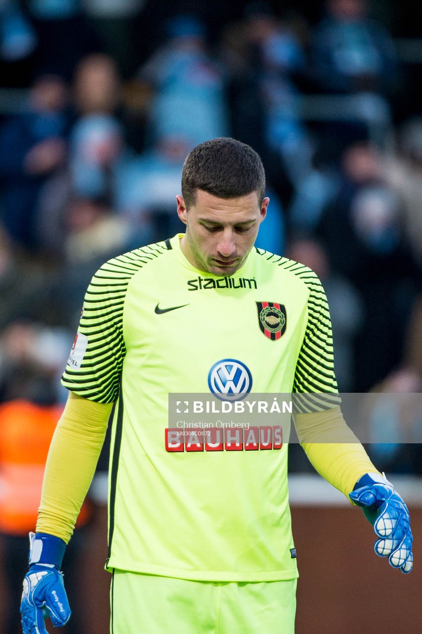 Brommapojkarnas målvakt Nikola Petric