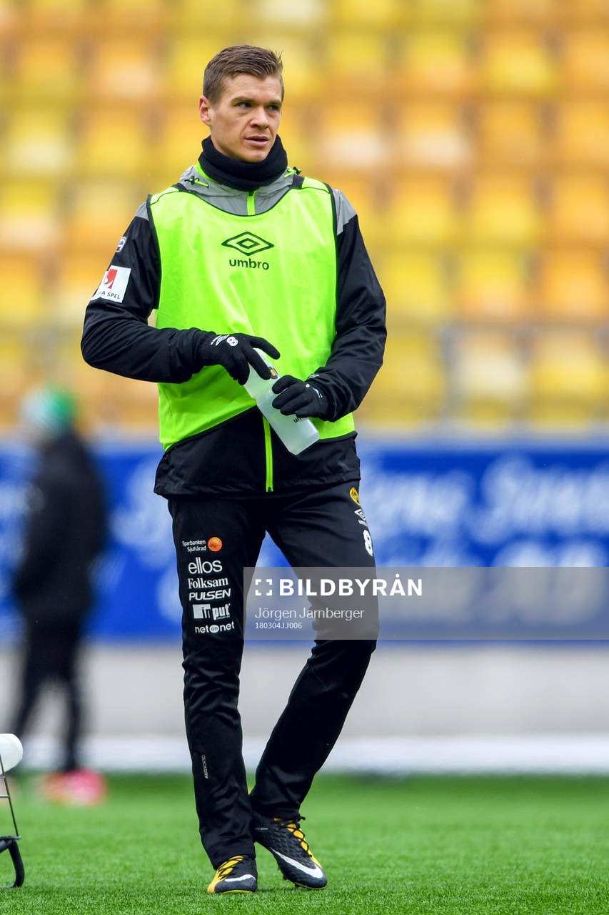 Elfsborgs Samuel Holmén värmer upp