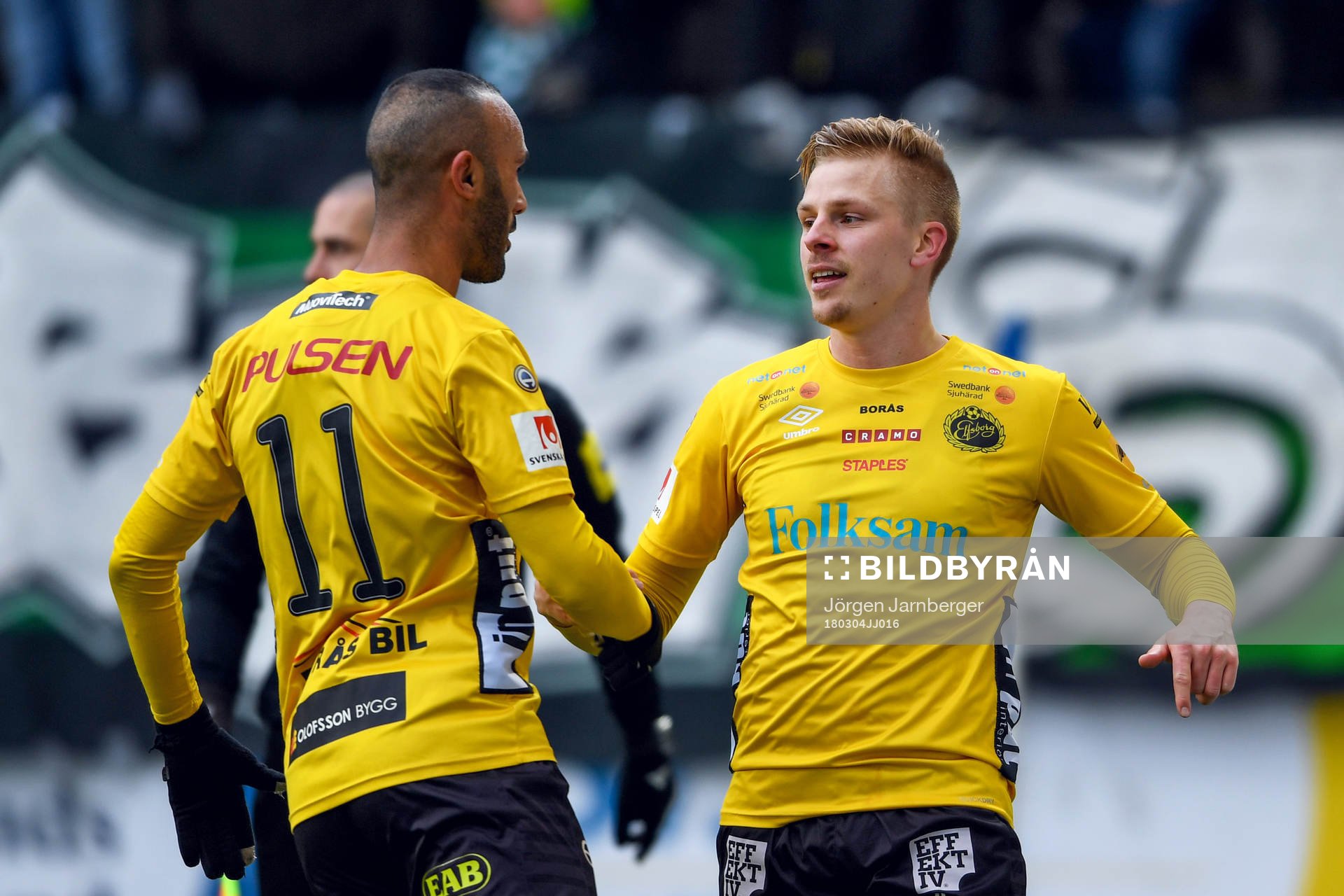 Elfsborgs Per Frick jublar med Issam Jebali