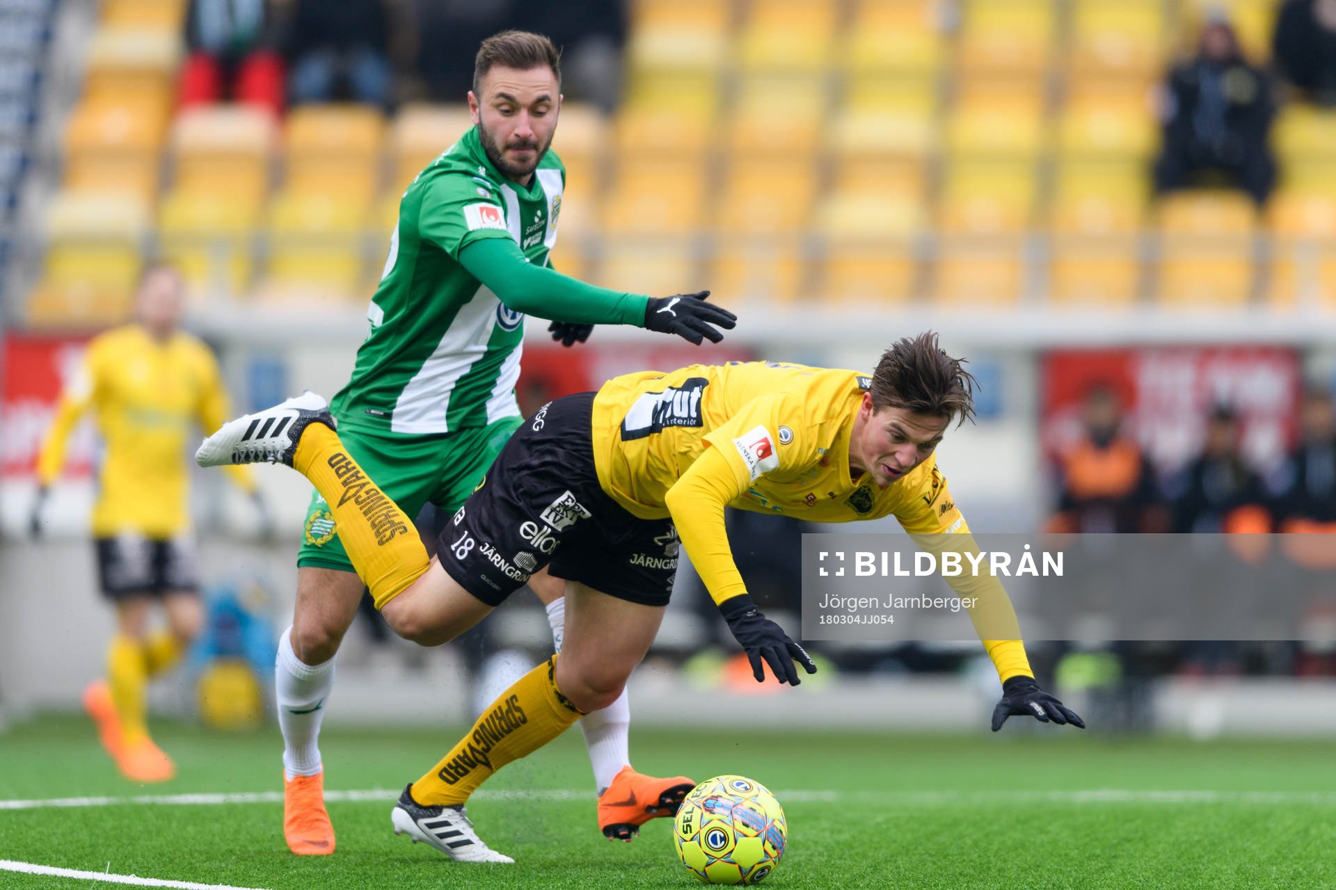 Elfsborgs Simon Olsson faller
